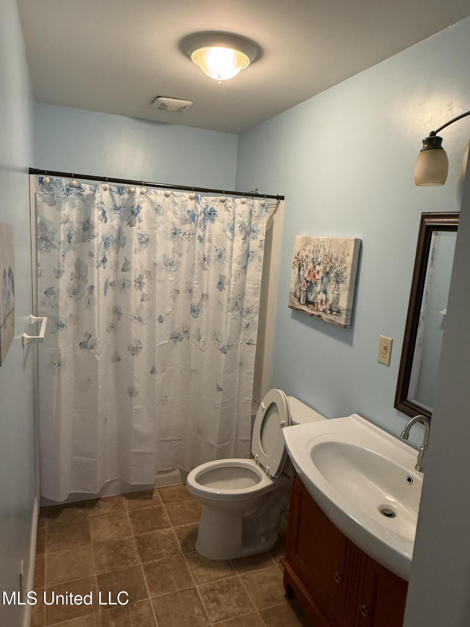 1002 Elm Drive Property Photo 4