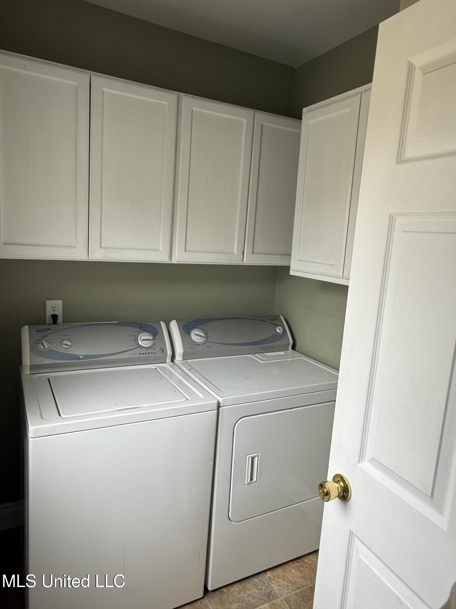 1002 Elm Drive Property Photo 6