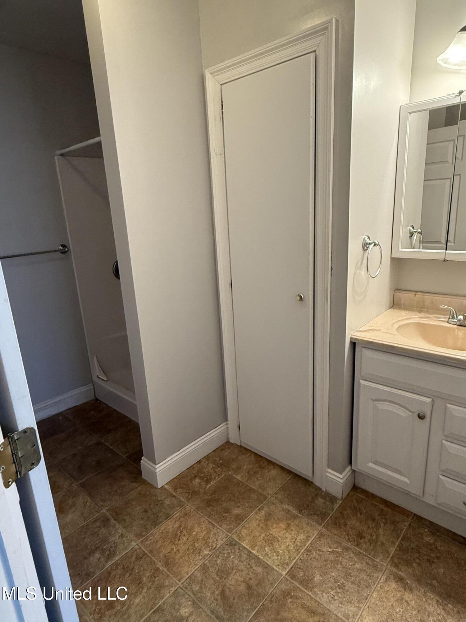 1002 Elm Drive Property Photo 8