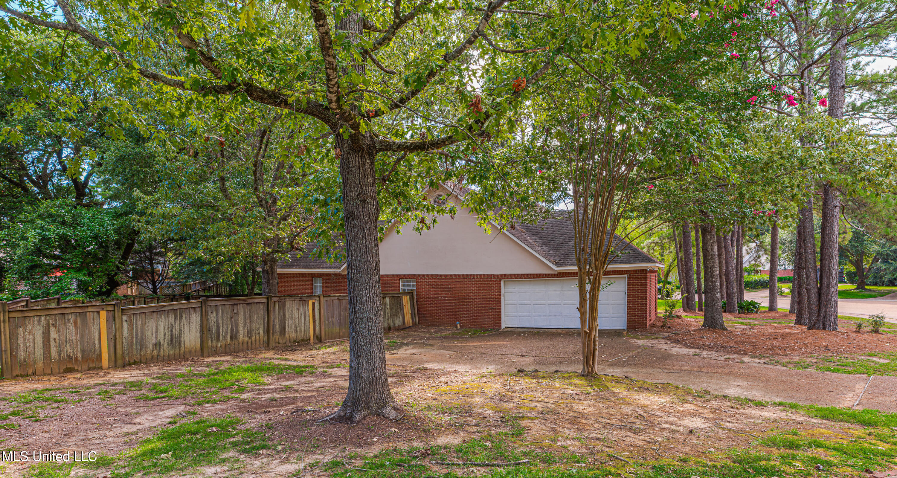 421 Violet Drive Property Photo 4