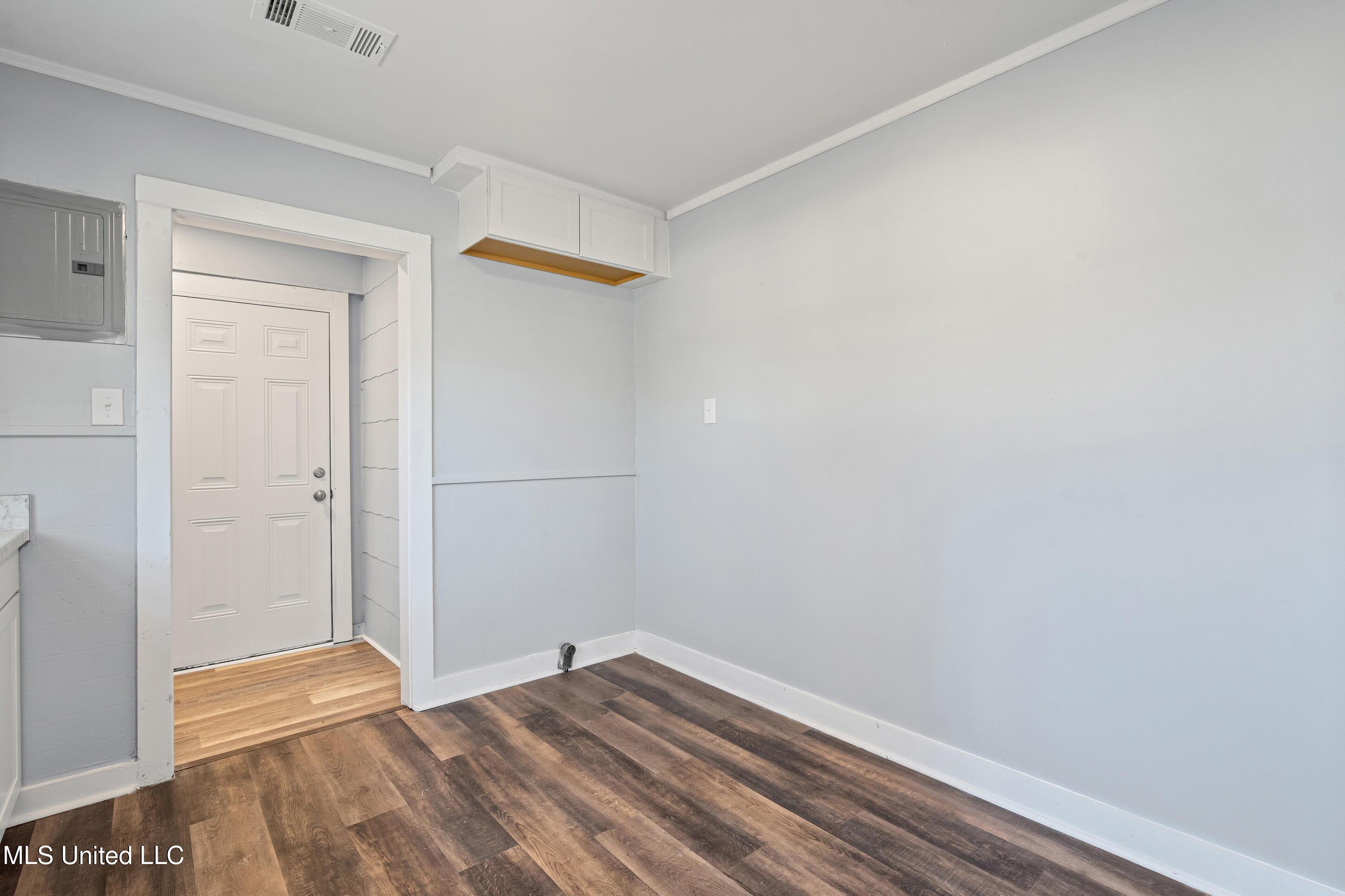 210 West Street Property Photo 6