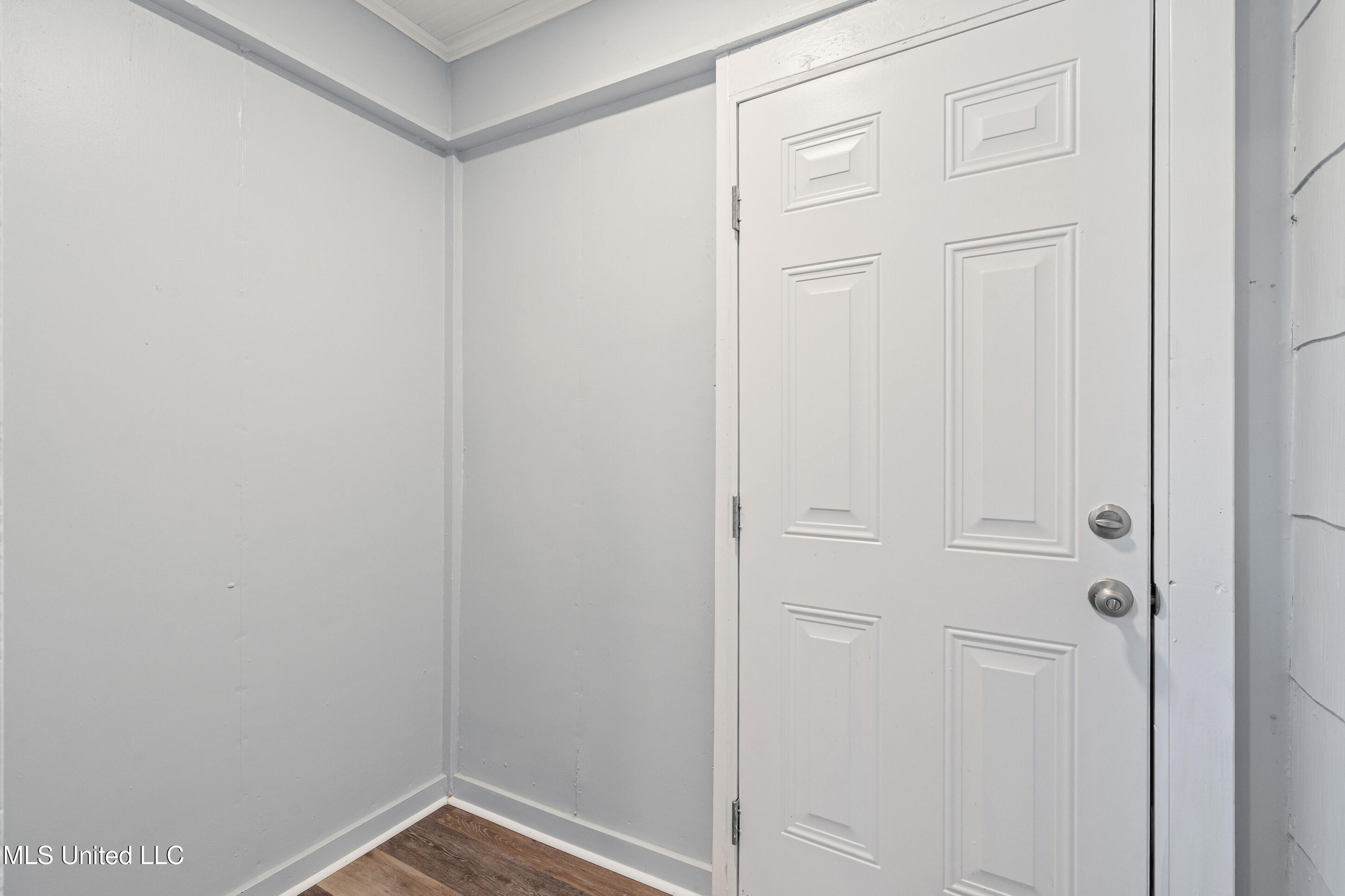 210 West Street Property Photo 7
