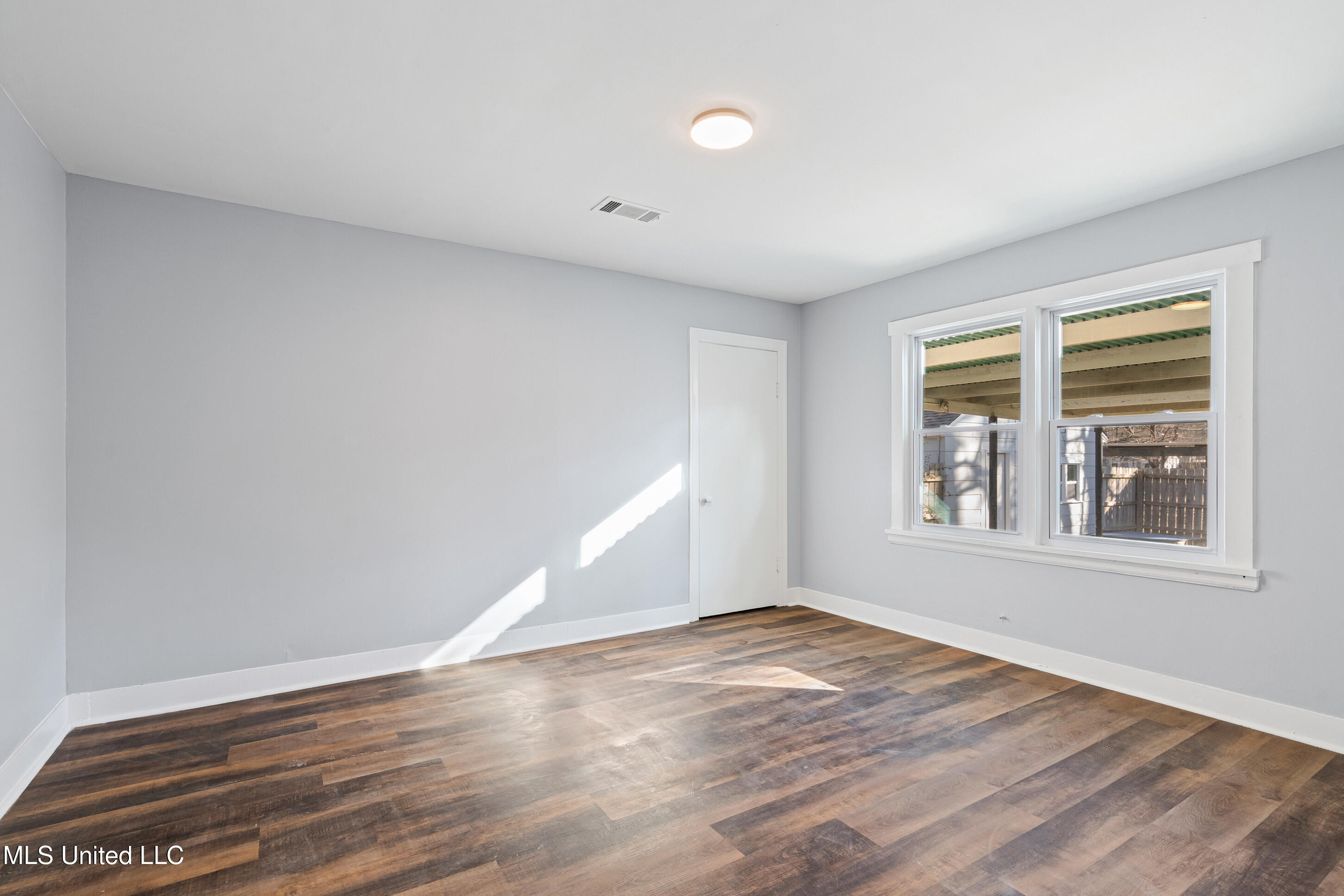 210 West Street Property Photo 8