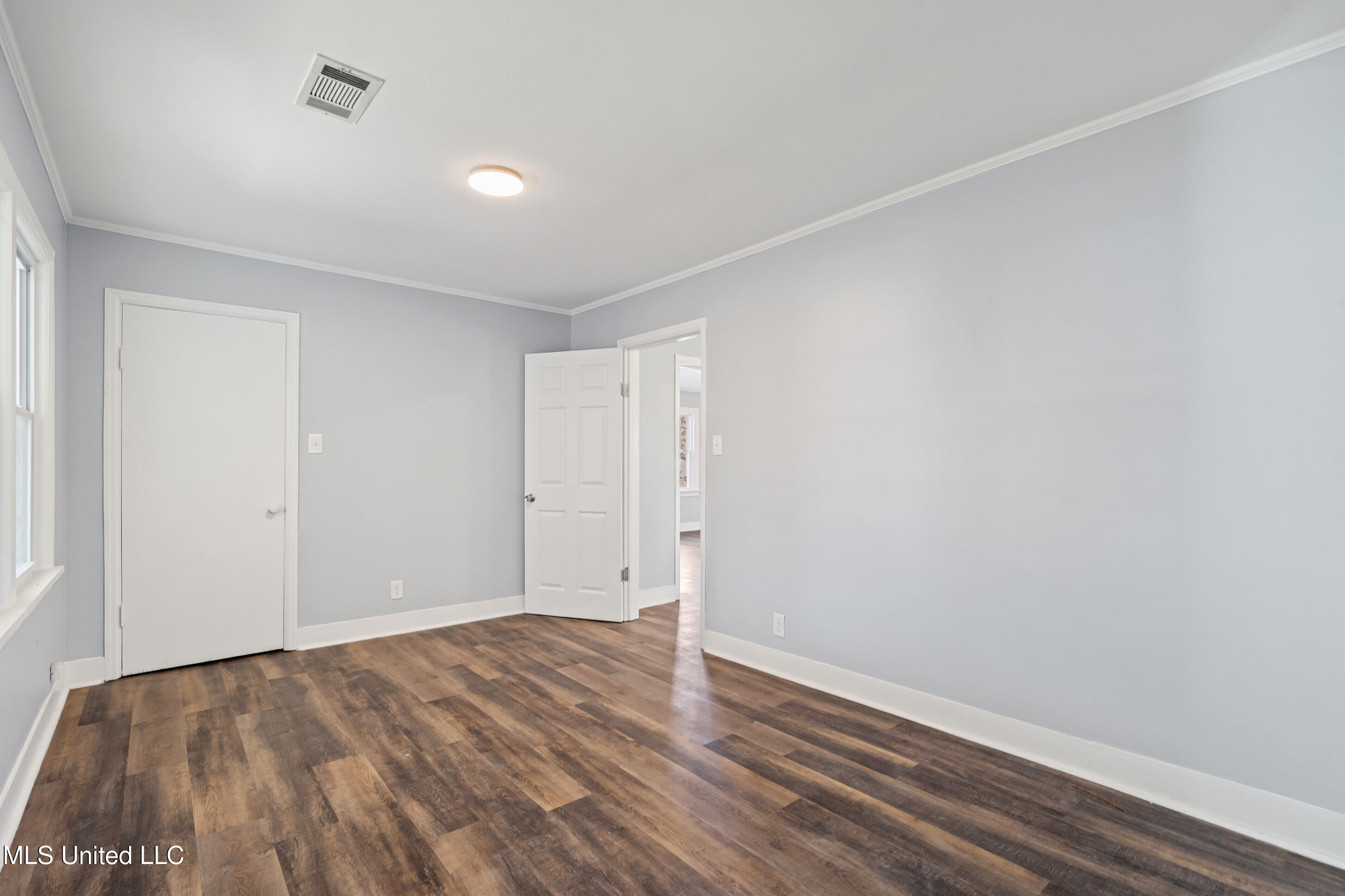 210 West Street Property Photo 10