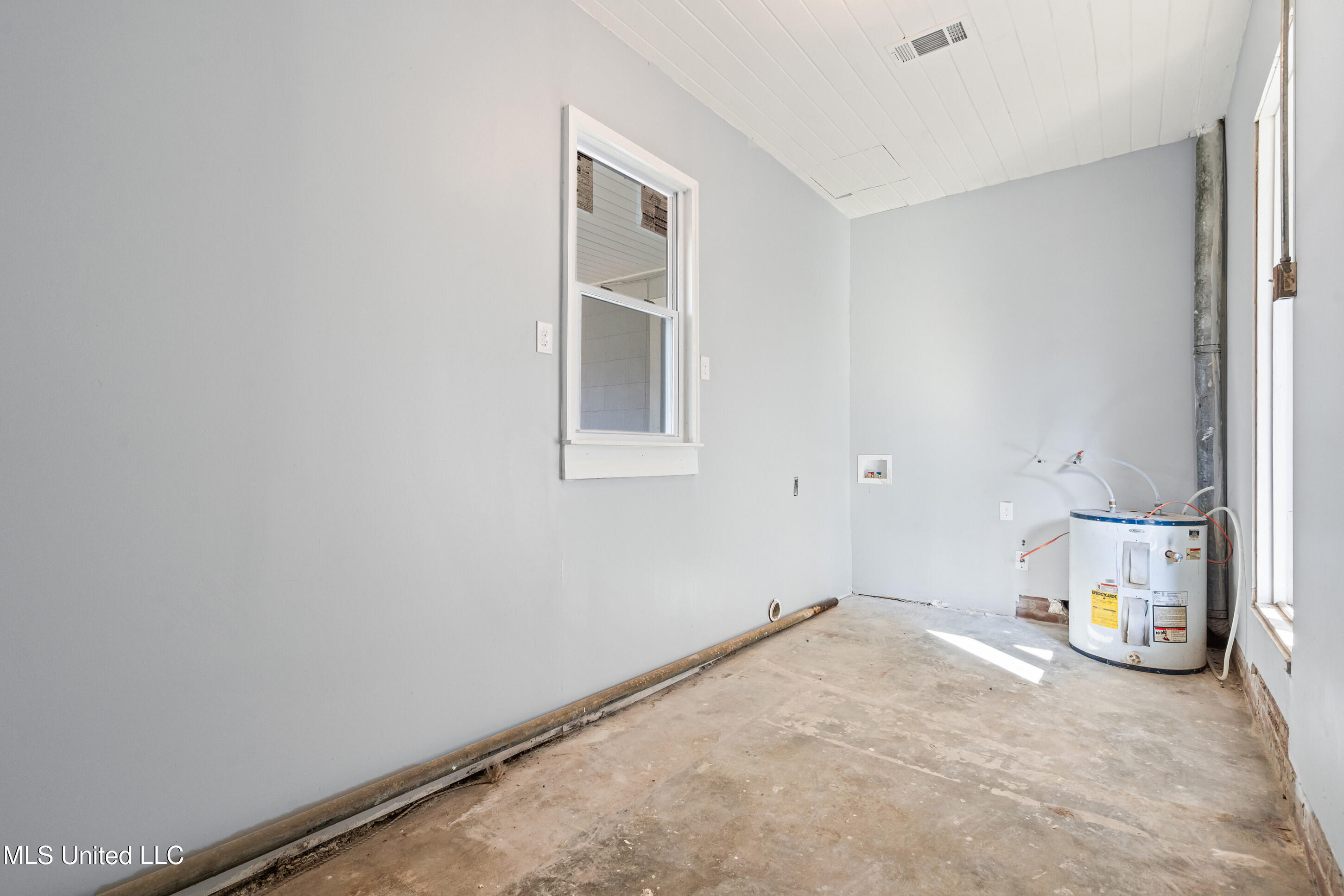 210 West Street Property Photo 17