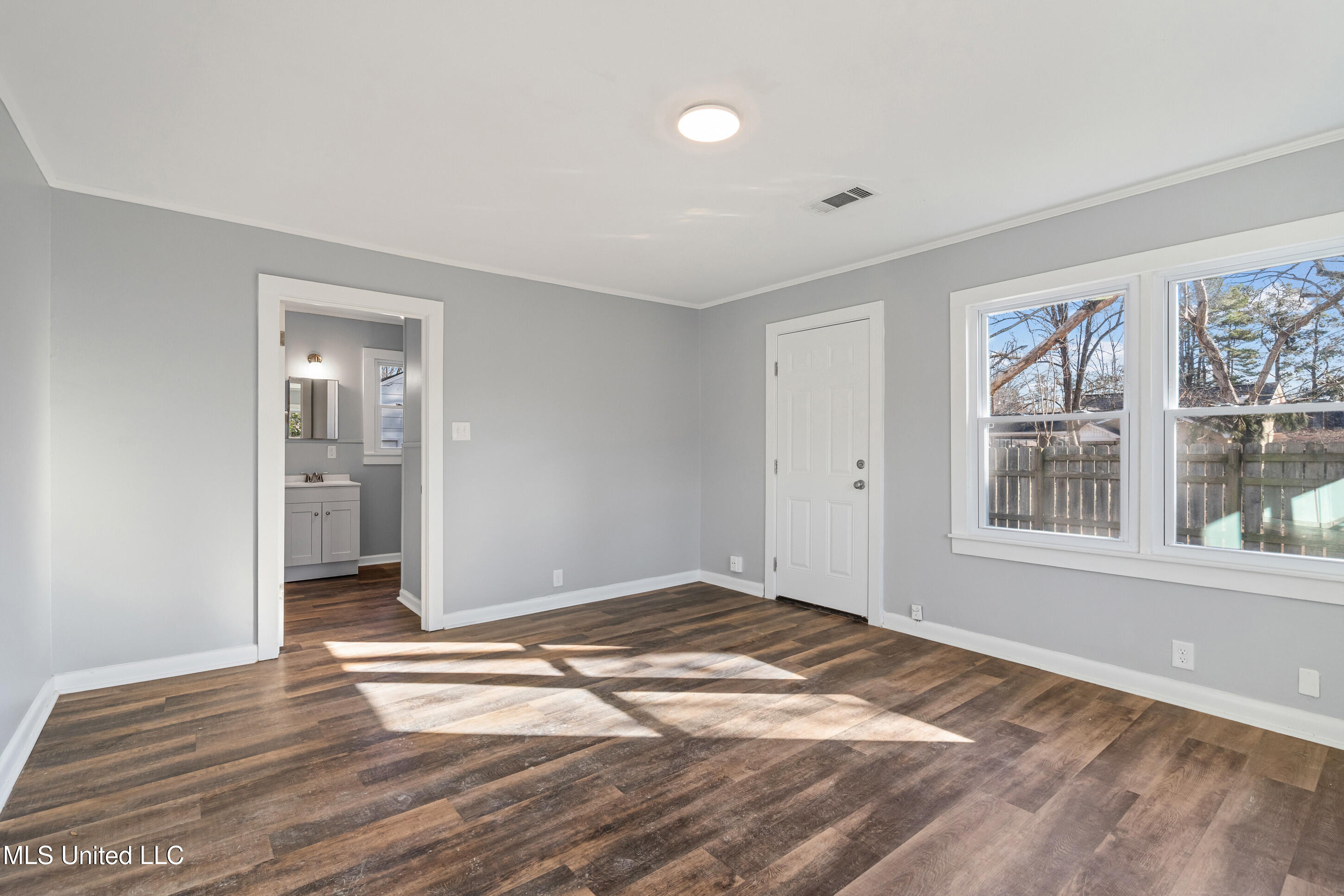210 West Street Property Photo 18