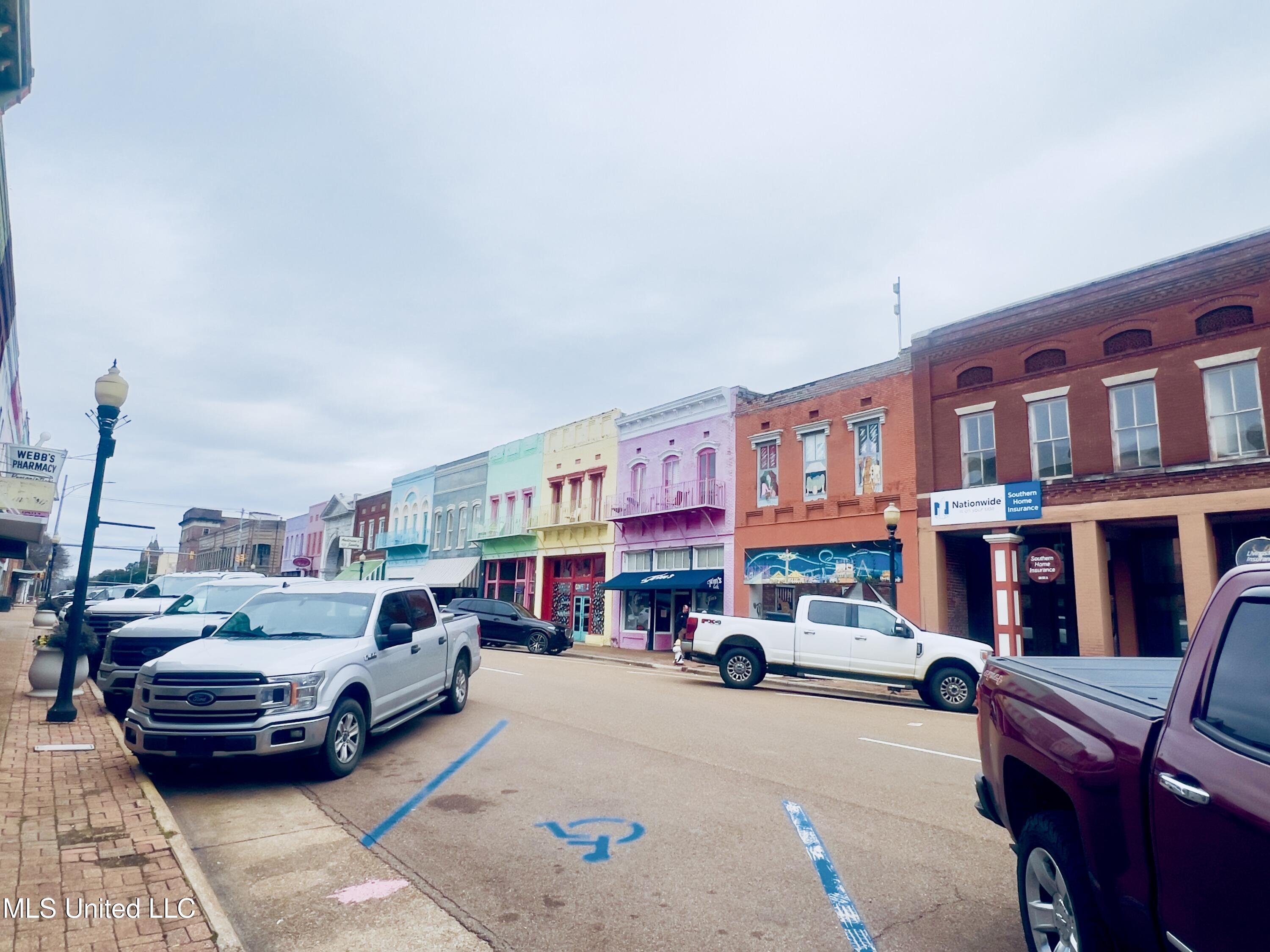 230 S Main Street Property Photo 4