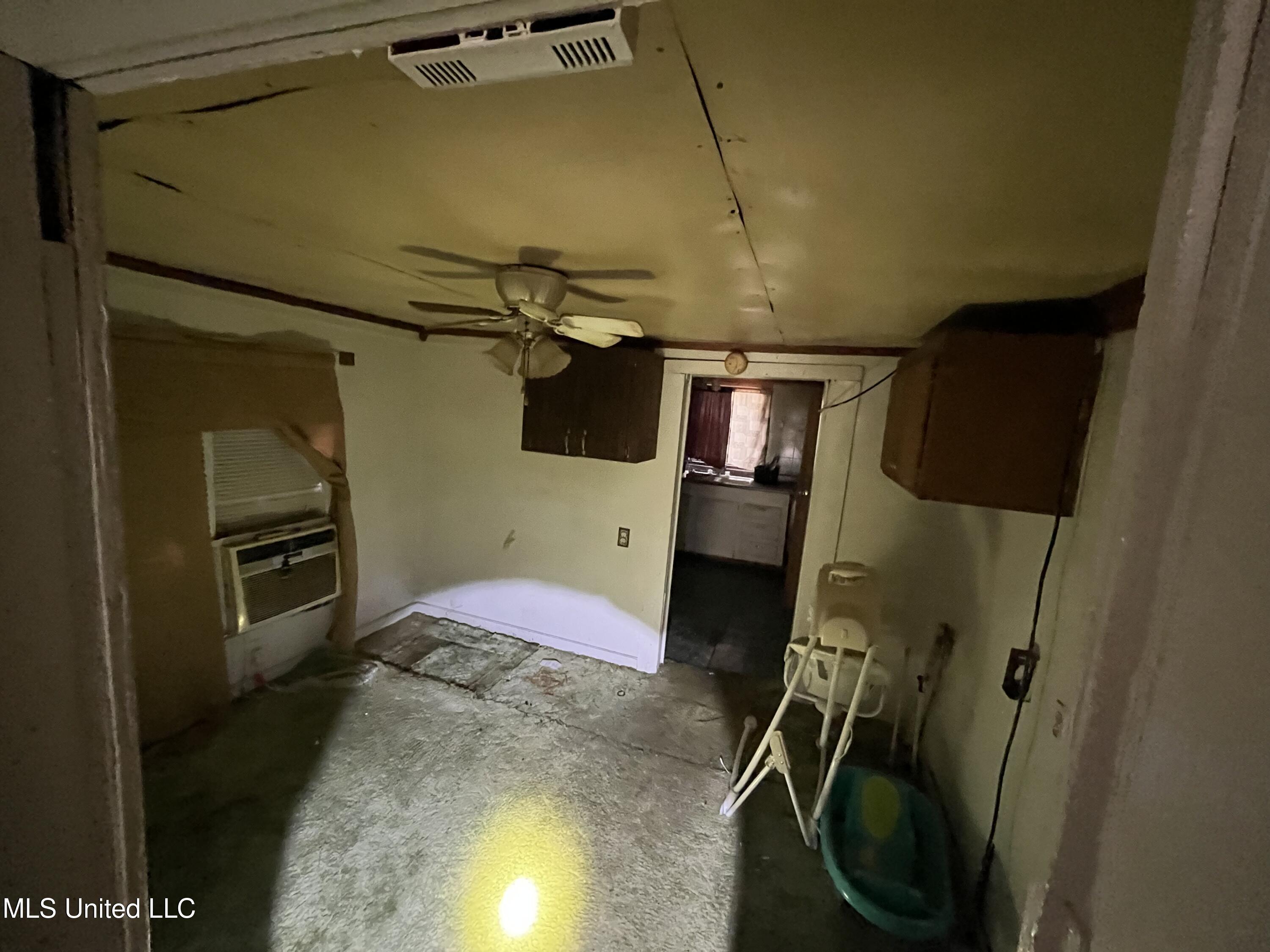 222 Avalon Street Property Photo 7