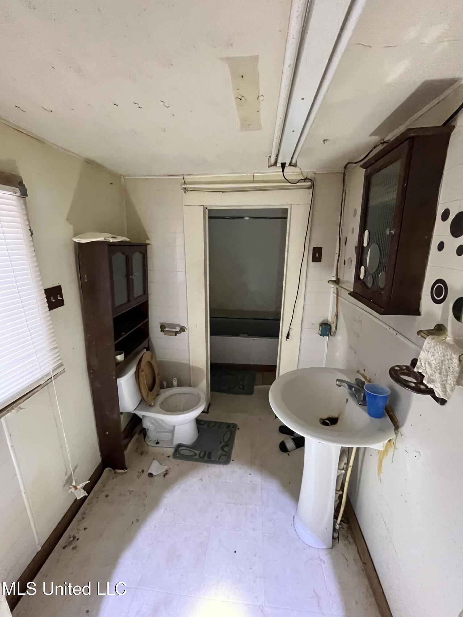 222 Avalon Street Property Photo 8
