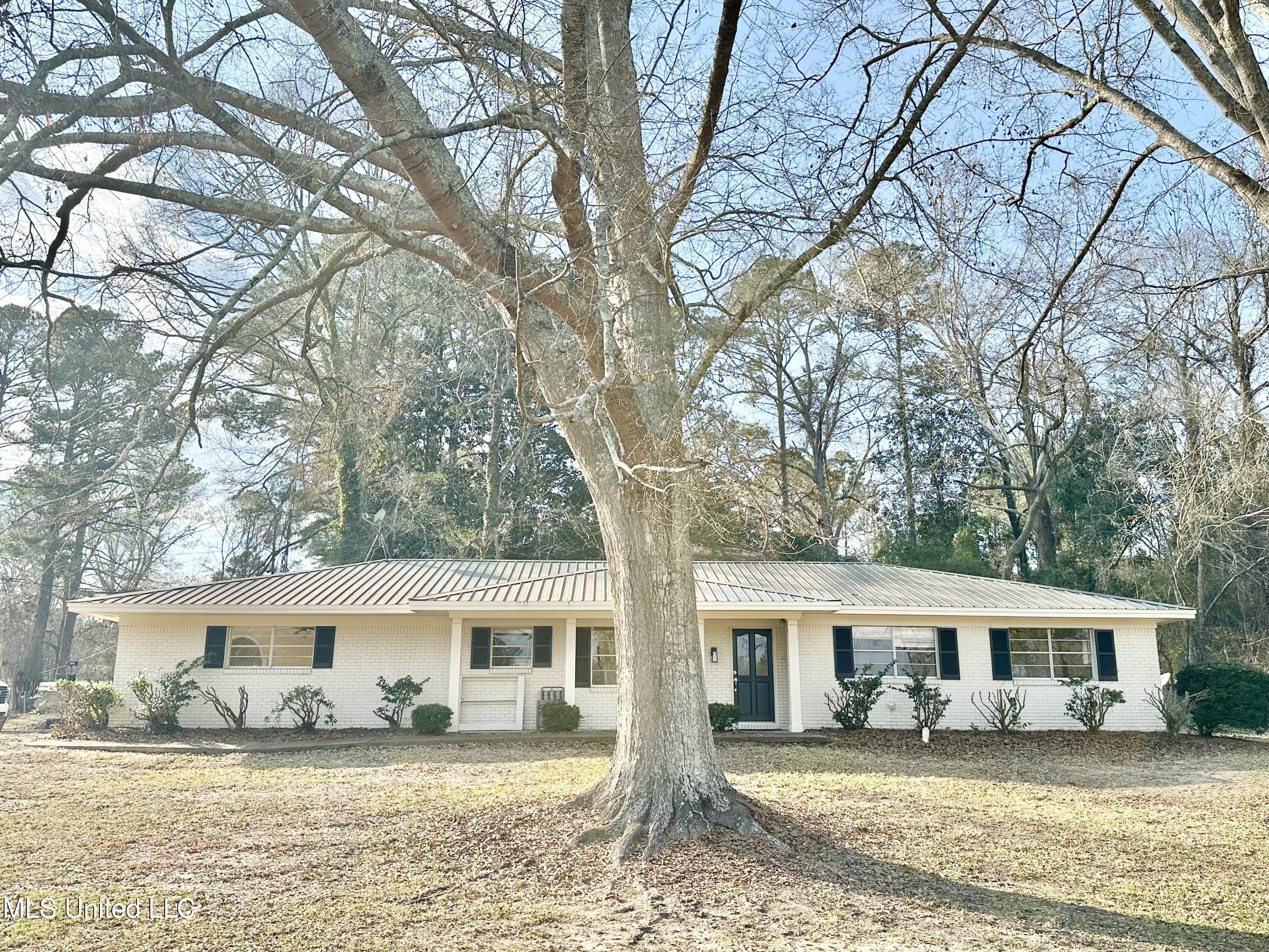 1002 Mark Drive Property Photo 3