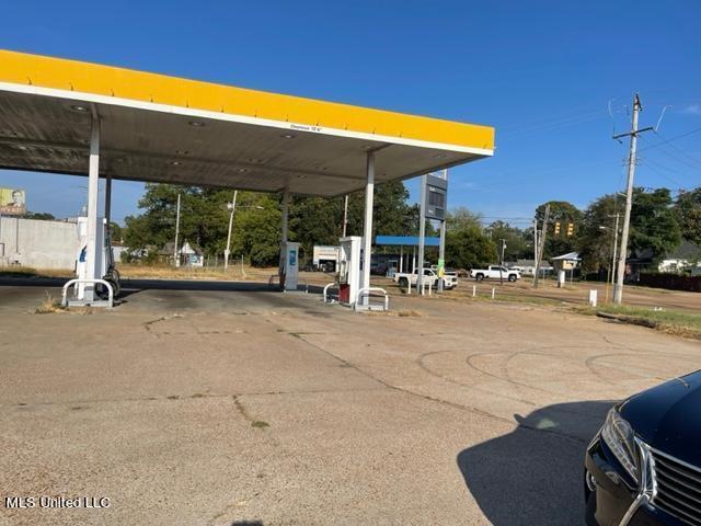1141 University Boulevard Property Photo 3