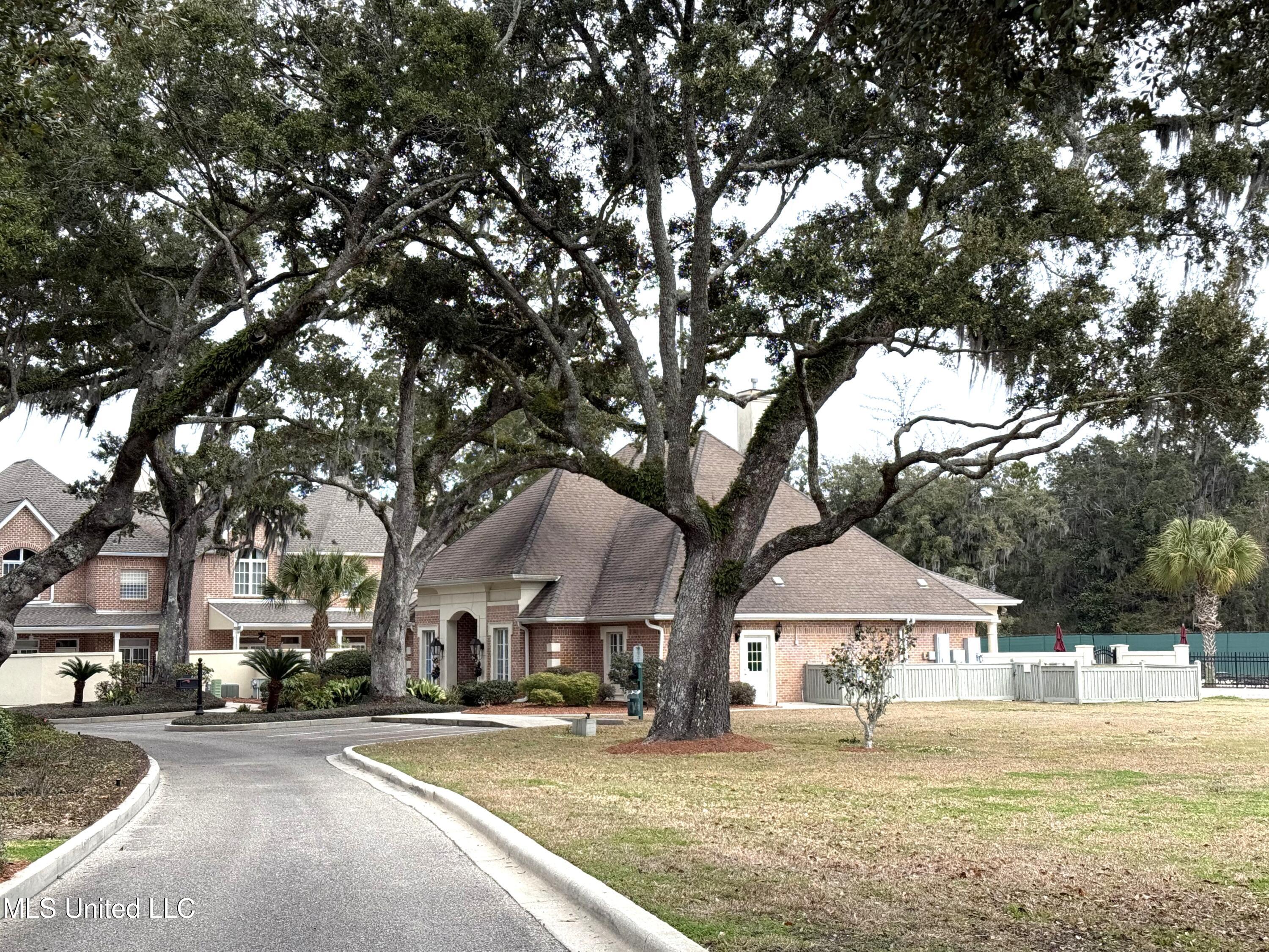 414 Elegans Court Property Photo 4