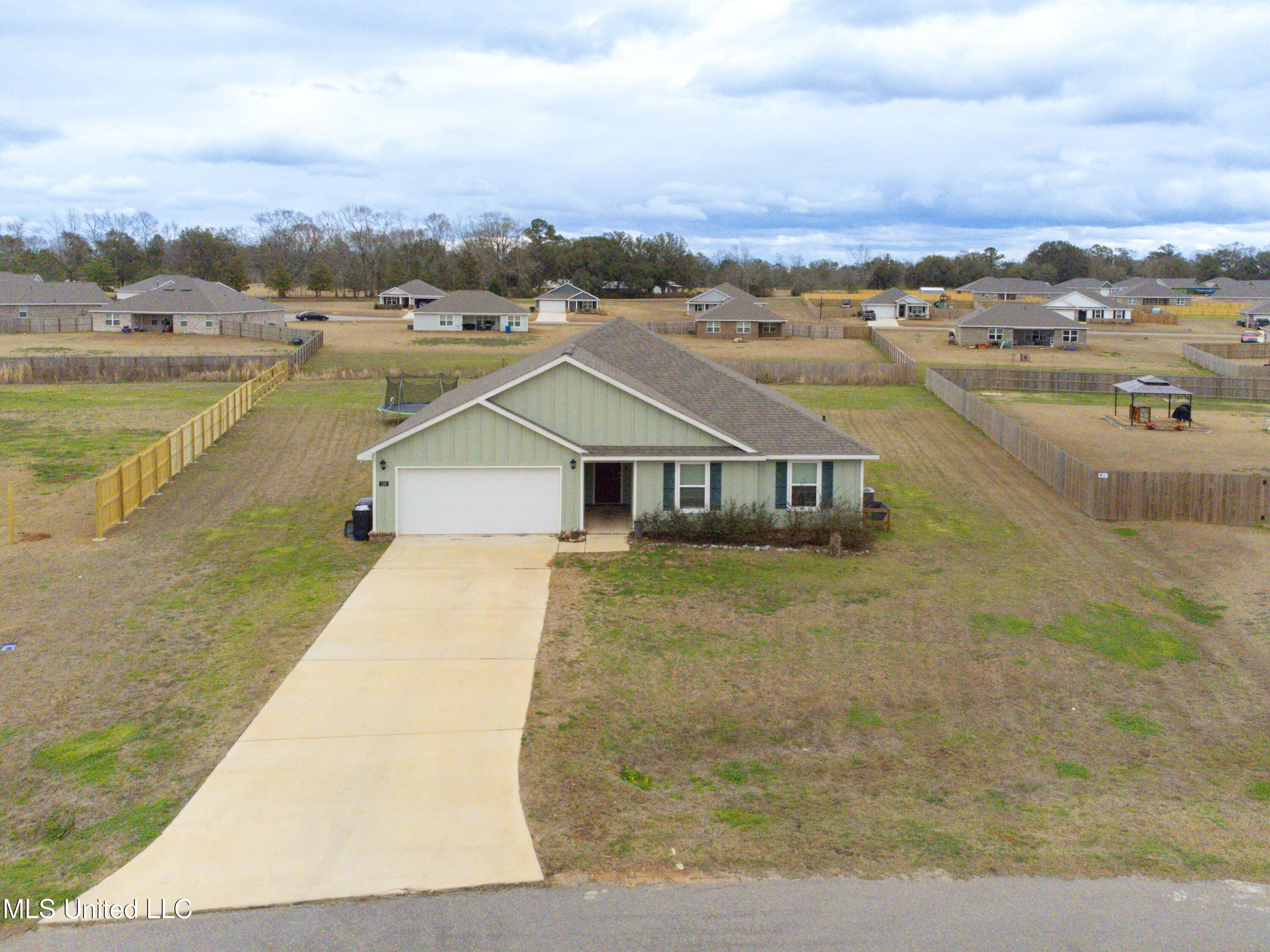 125 Mulberry Drive Property Photo 2