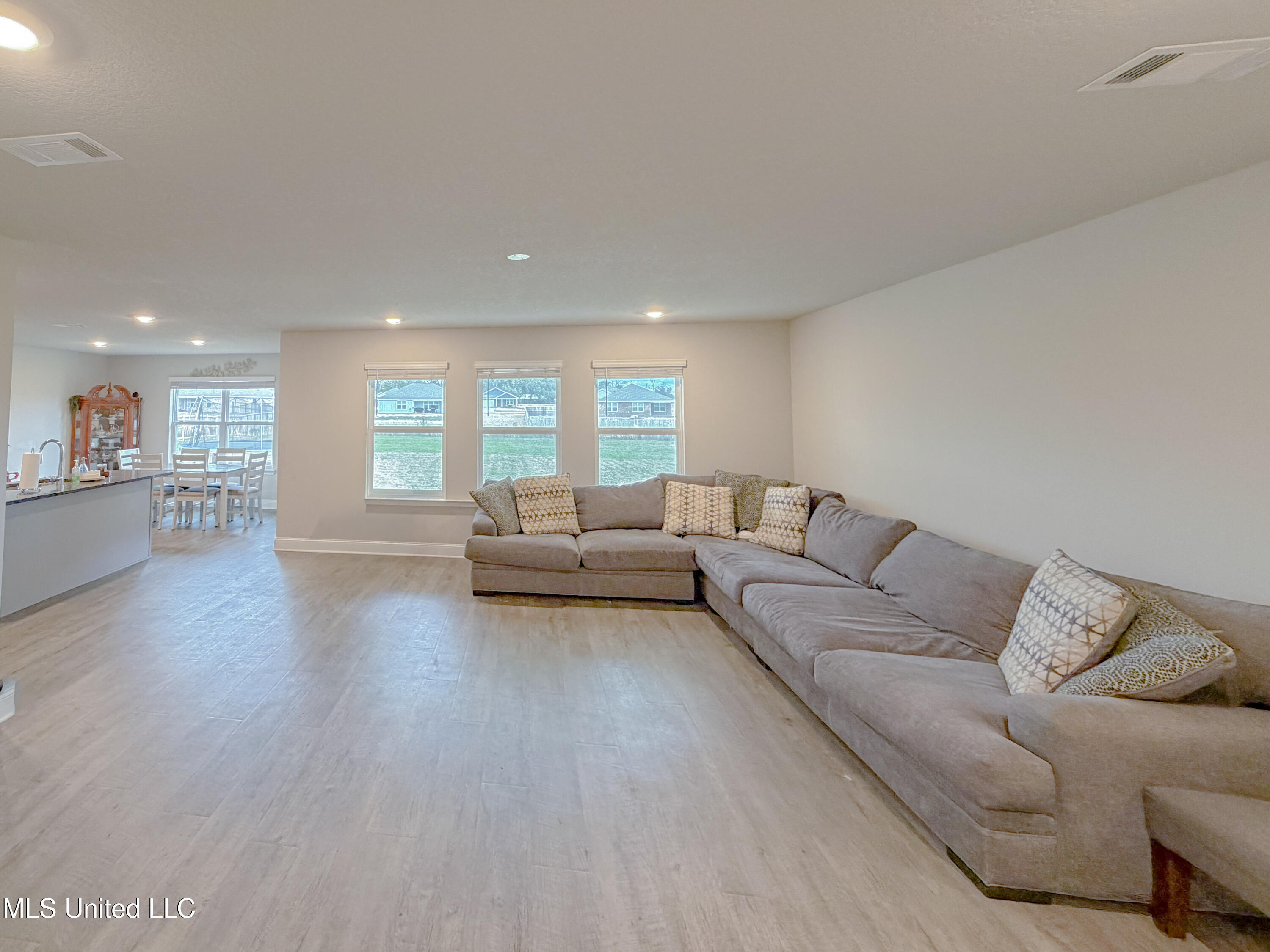 125 Mulberry Drive Property Photo 5