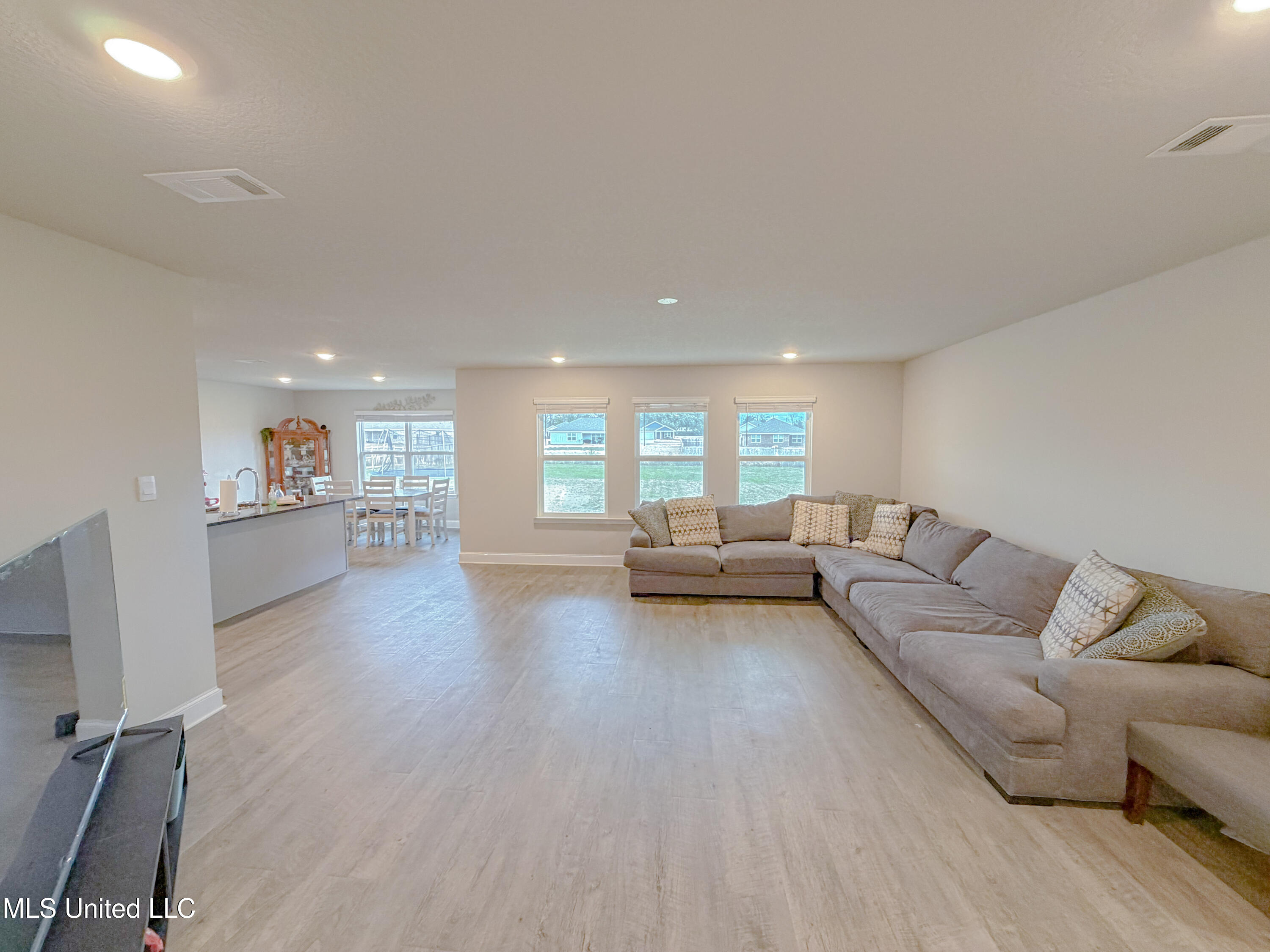 125 Mulberry Drive Property Photo 6