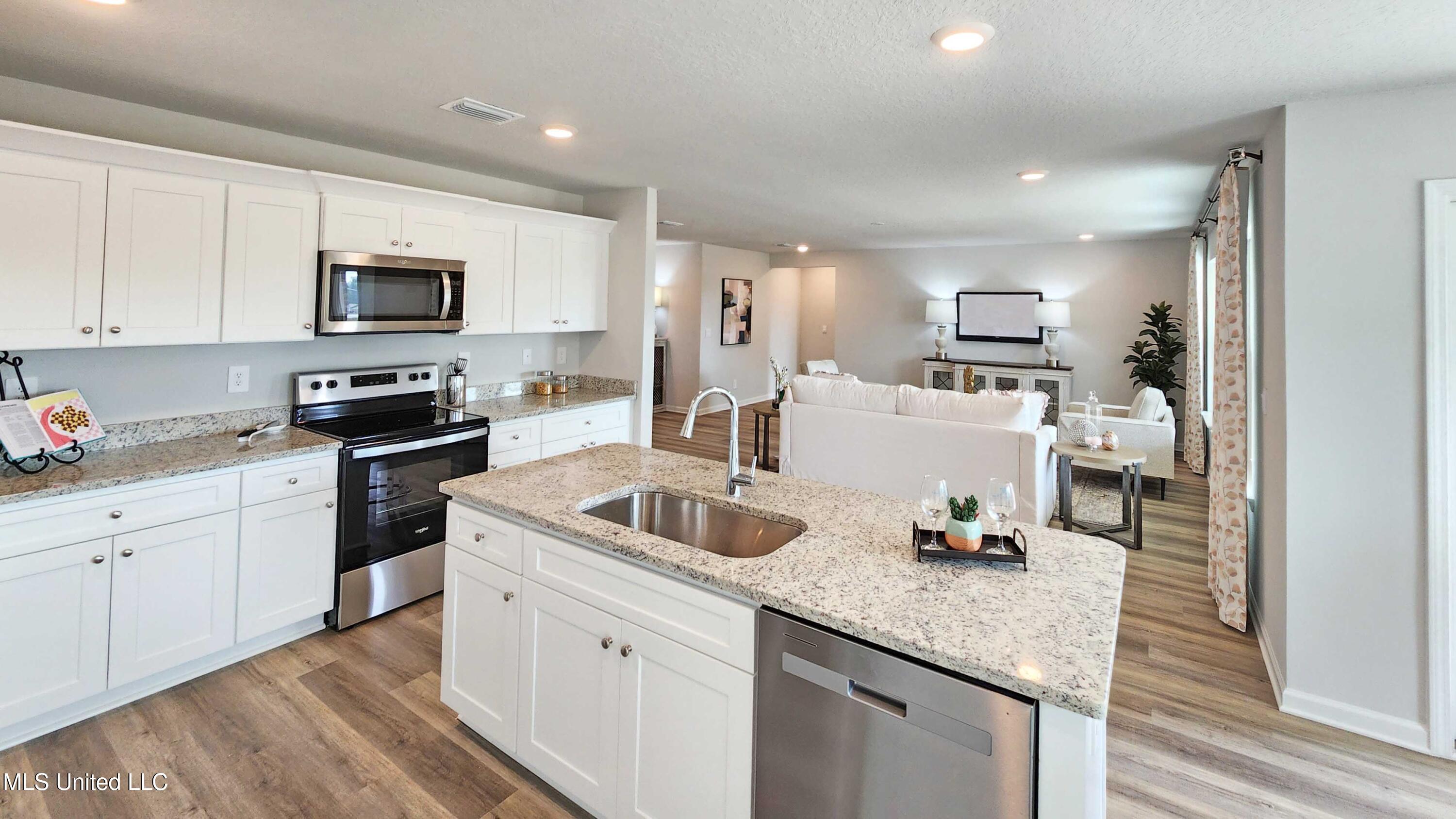 13401 Pond Ridge Way Property Photo 7