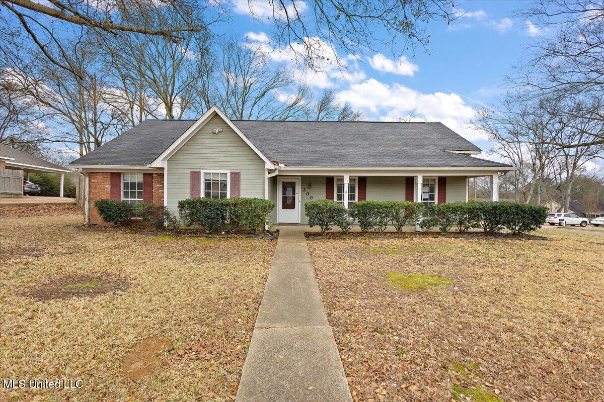 200 Hawthorne Drive Property Photo 1