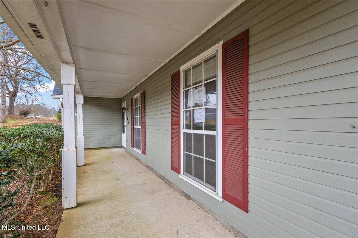 200 Hawthorne Drive Property Photo 4