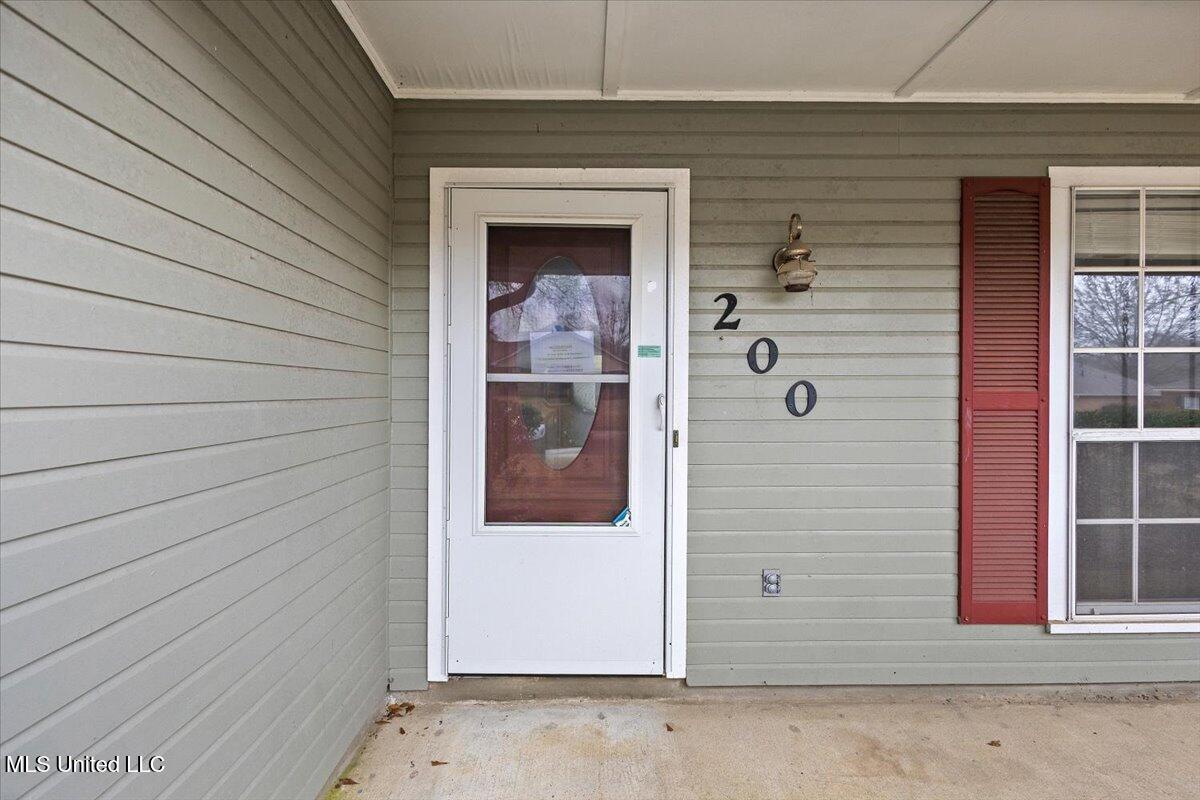 200 Hawthorne Drive Property Photo 5