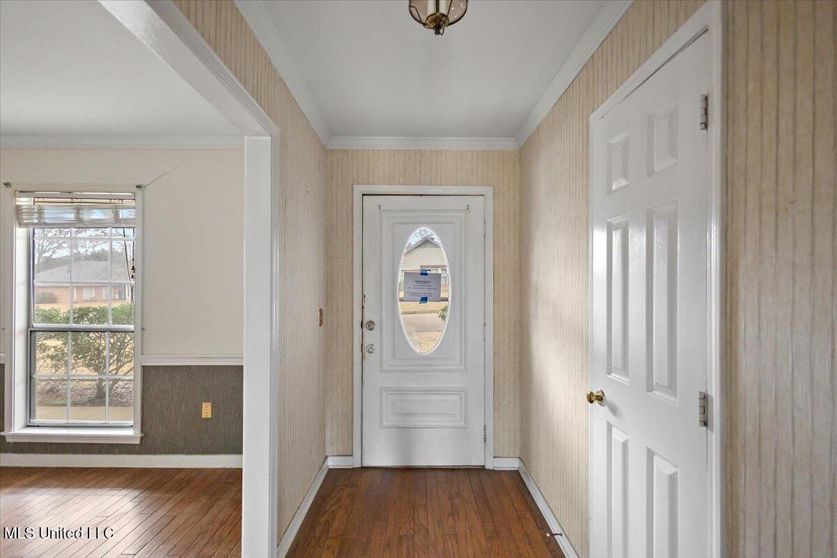 200 Hawthorne Drive Property Photo 8