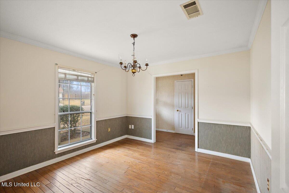 200 Hawthorne Drive Property Photo 10