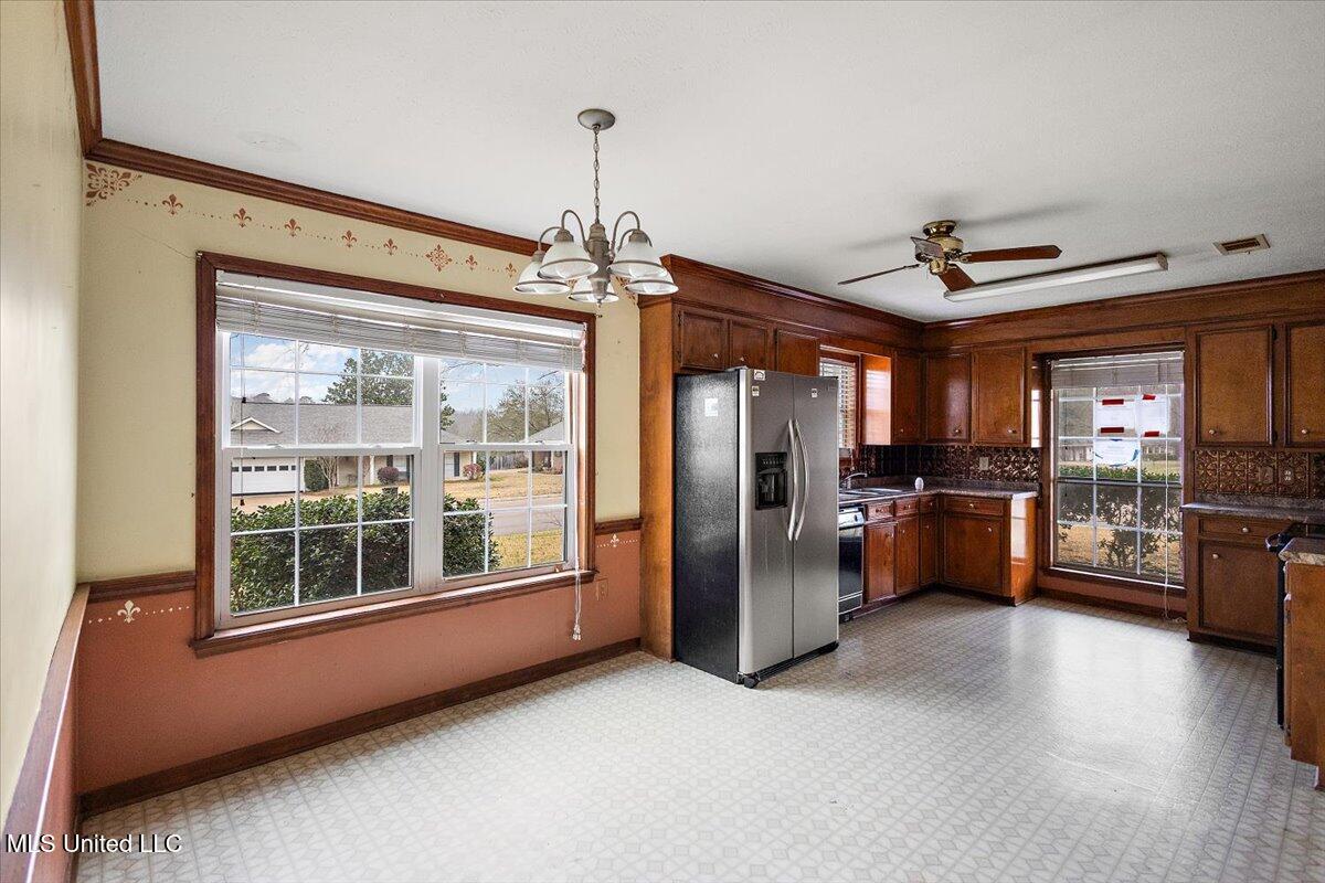 200 Hawthorne Drive Property Photo 14
