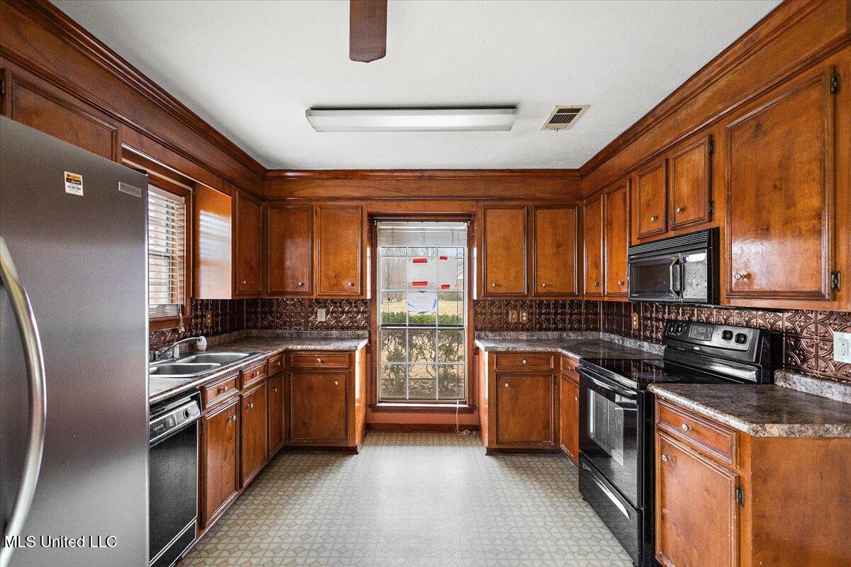 200 Hawthorne Drive Property Photo 15