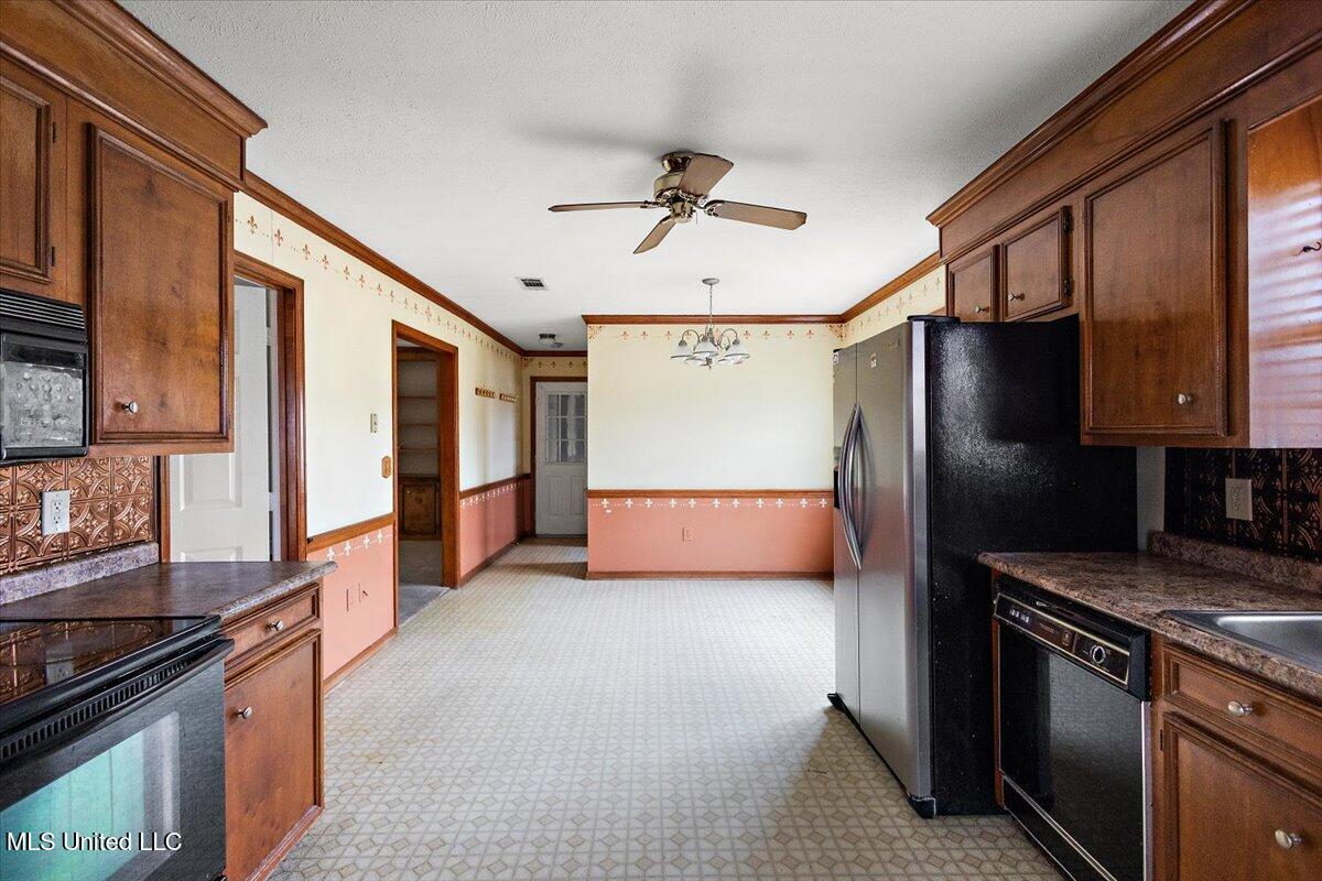 200 Hawthorne Drive Property Photo 18