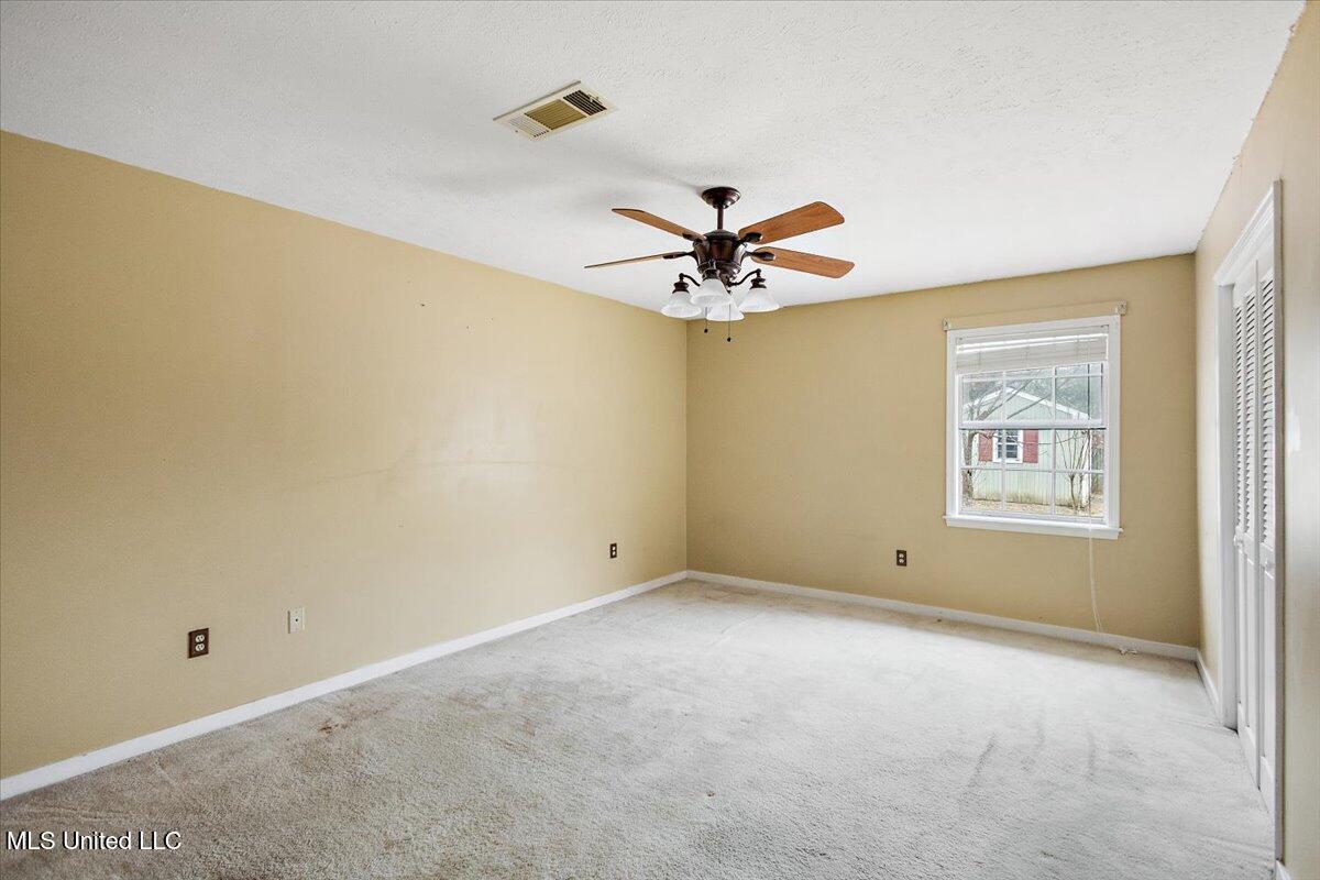 200 Hawthorne Drive Property Photo 19