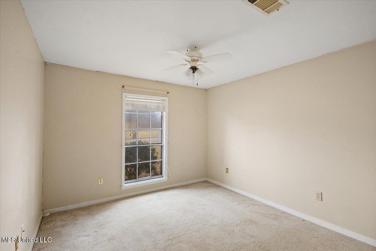 200 Hawthorne Drive Property Photo 25