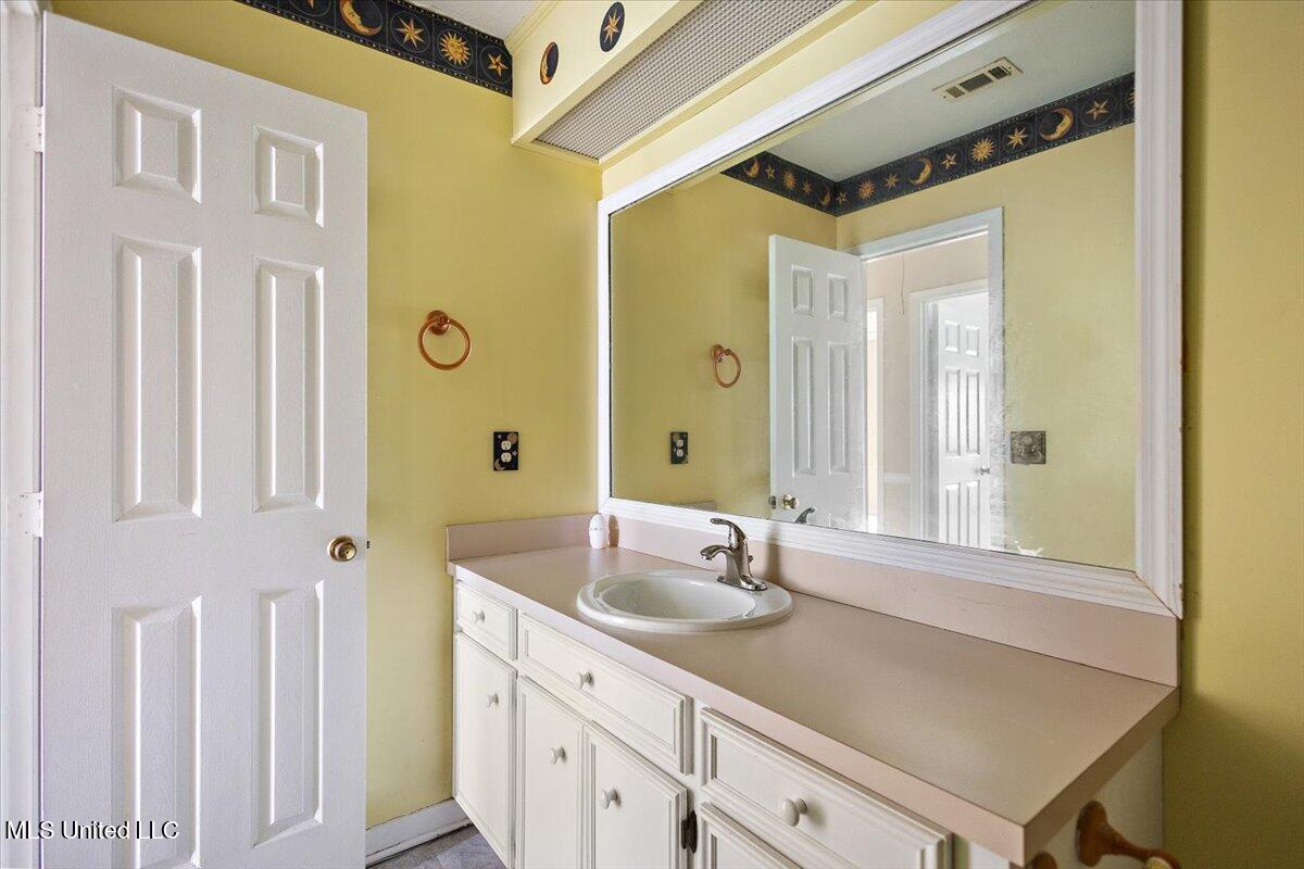 200 Hawthorne Drive Property Photo 26