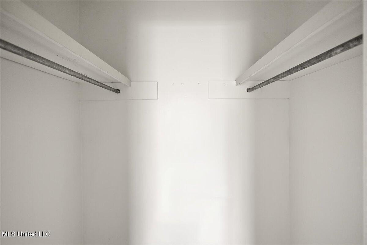 200 Hawthorne Drive Property Photo 28