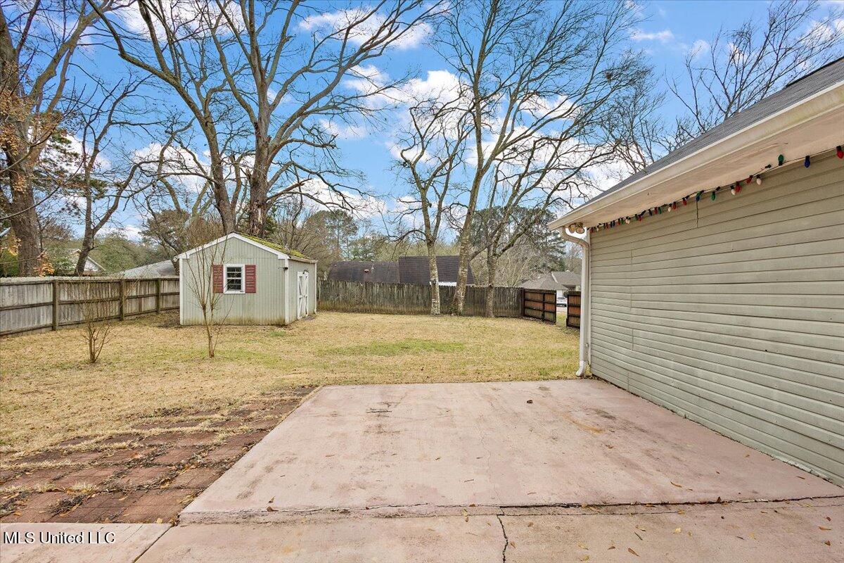 200 Hawthorne Drive Property Photo 30