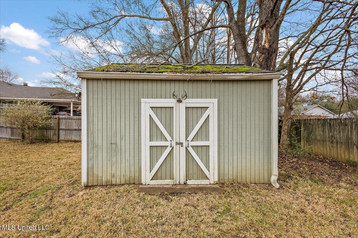 200 Hawthorne Drive Property Photo 35