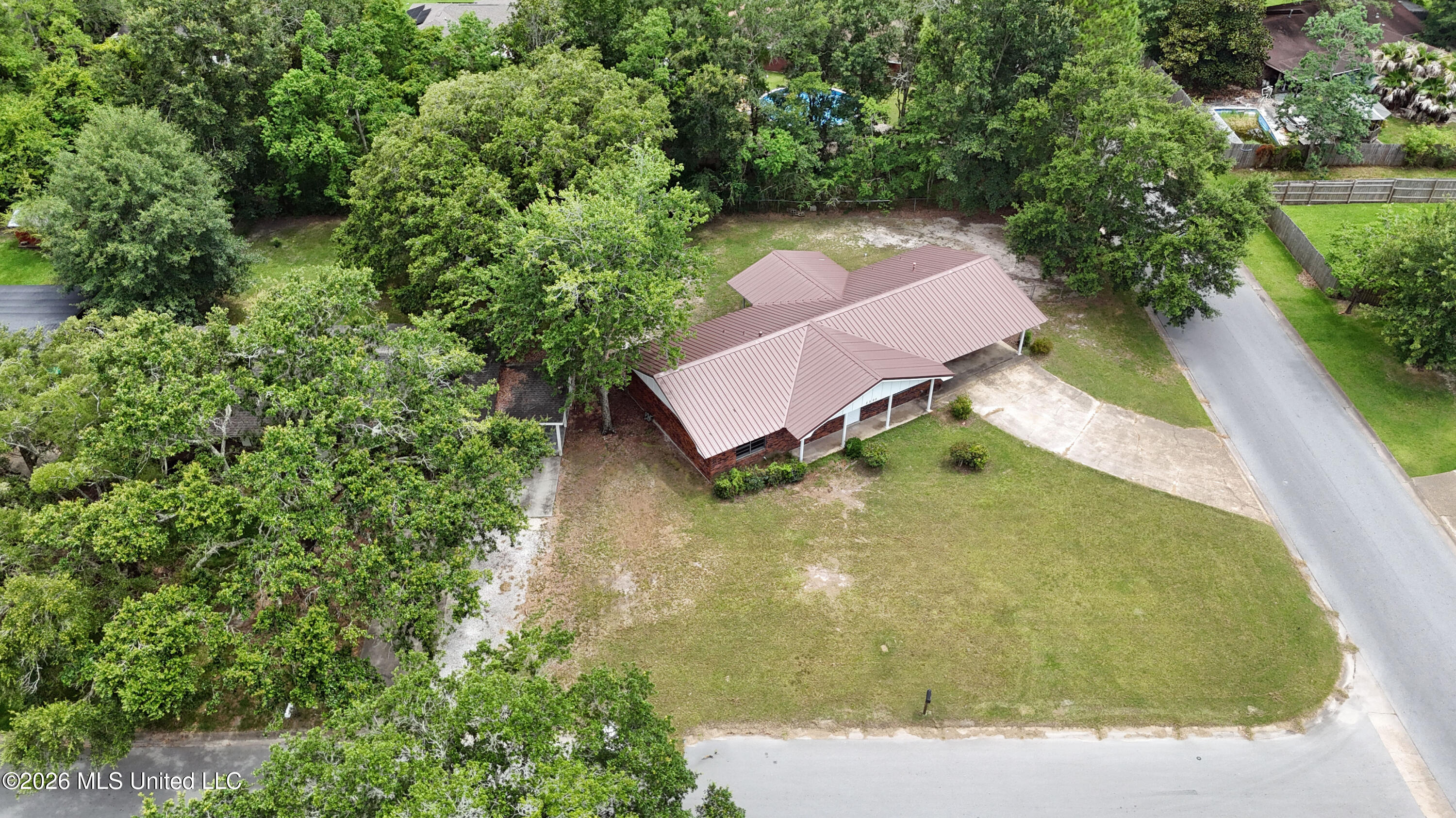 2502 Halsel Street Property Photo 2
