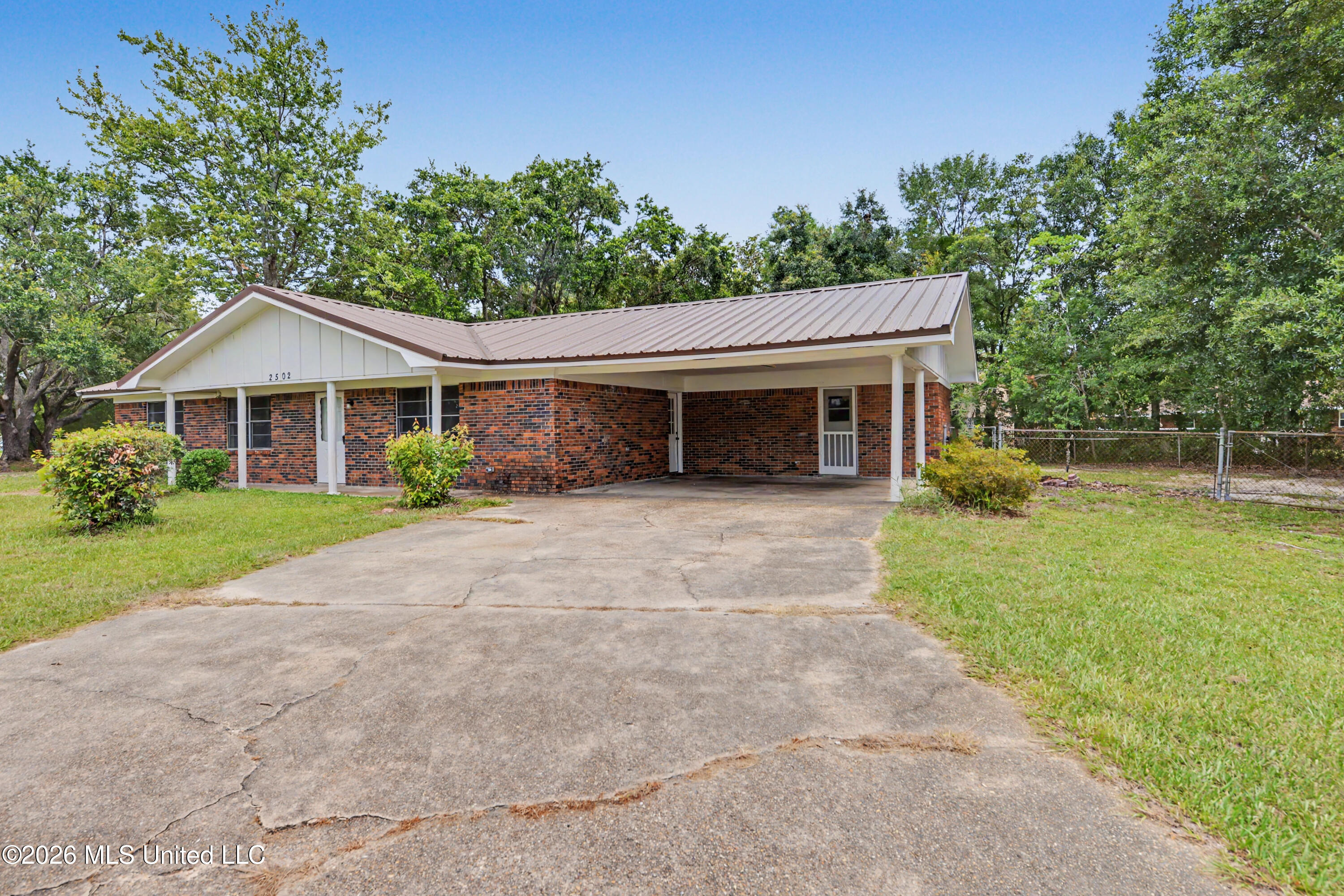 2502 Halsel Street Property Photo 3