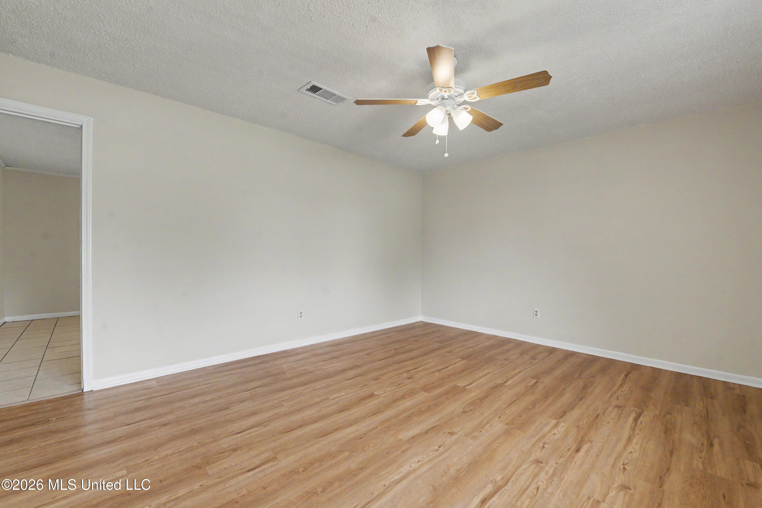 2502 Halsel Street Property Photo 5