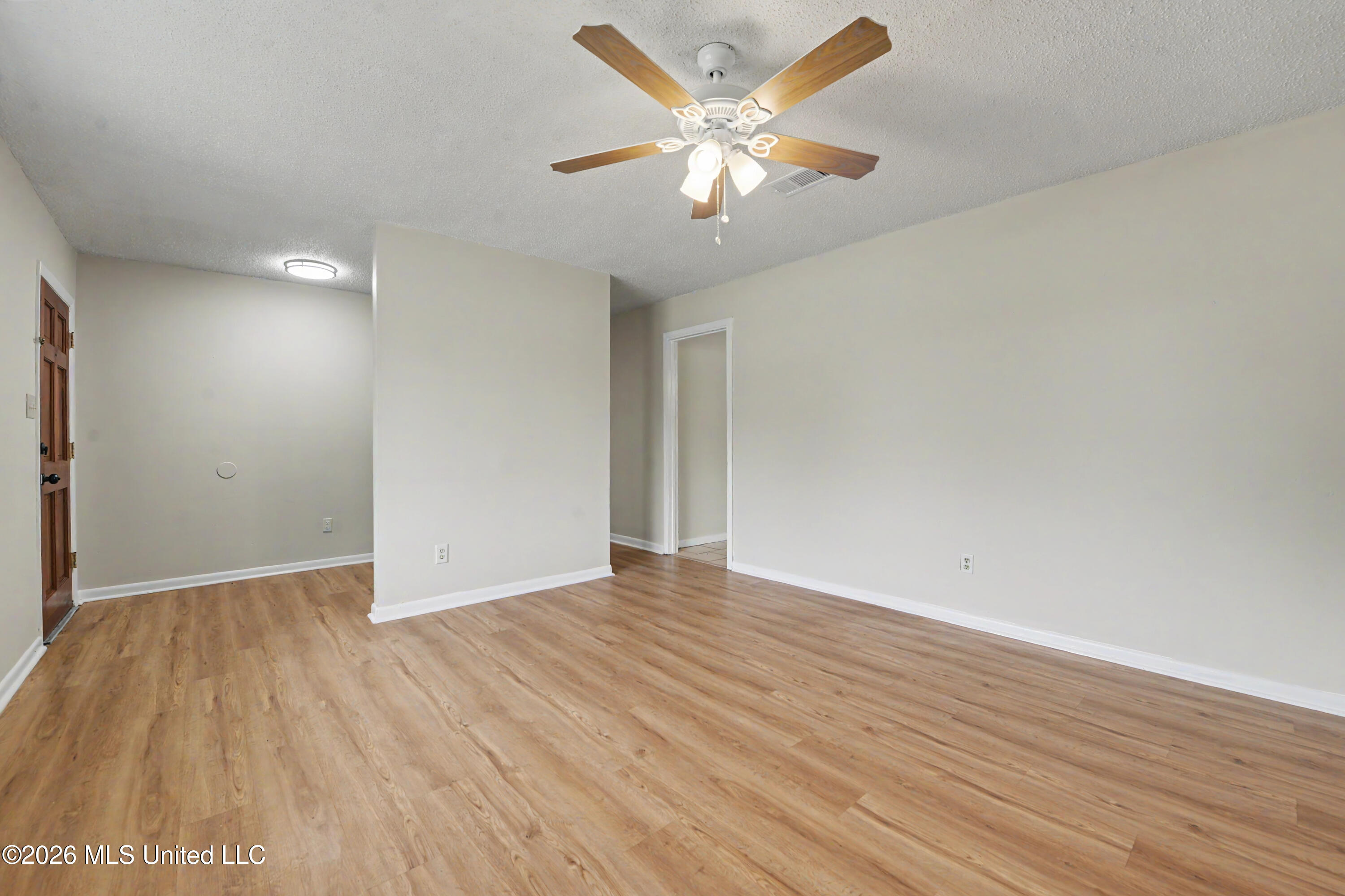 2502 Halsel Street Property Photo 6