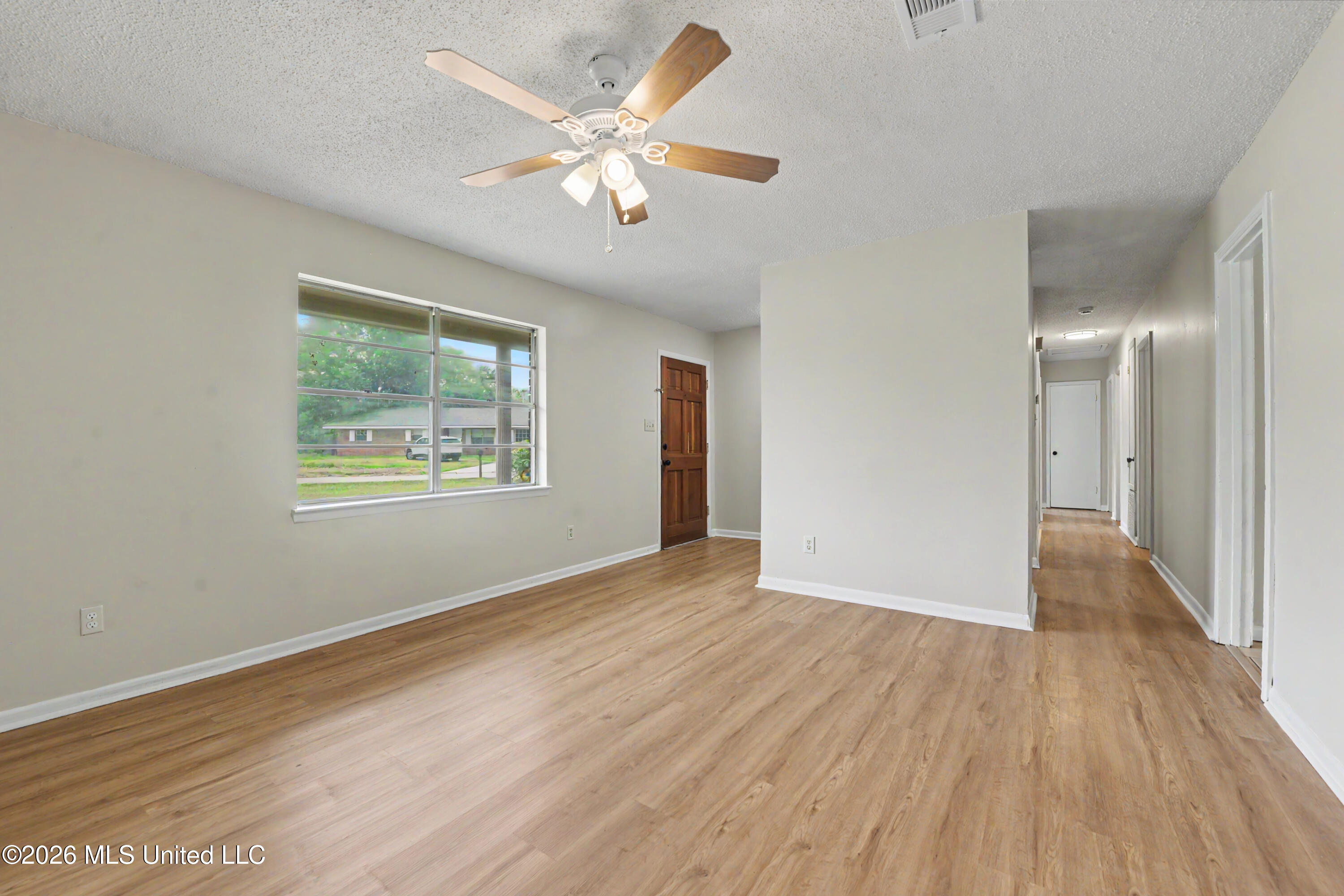 2502 Halsel Street Property Photo 7