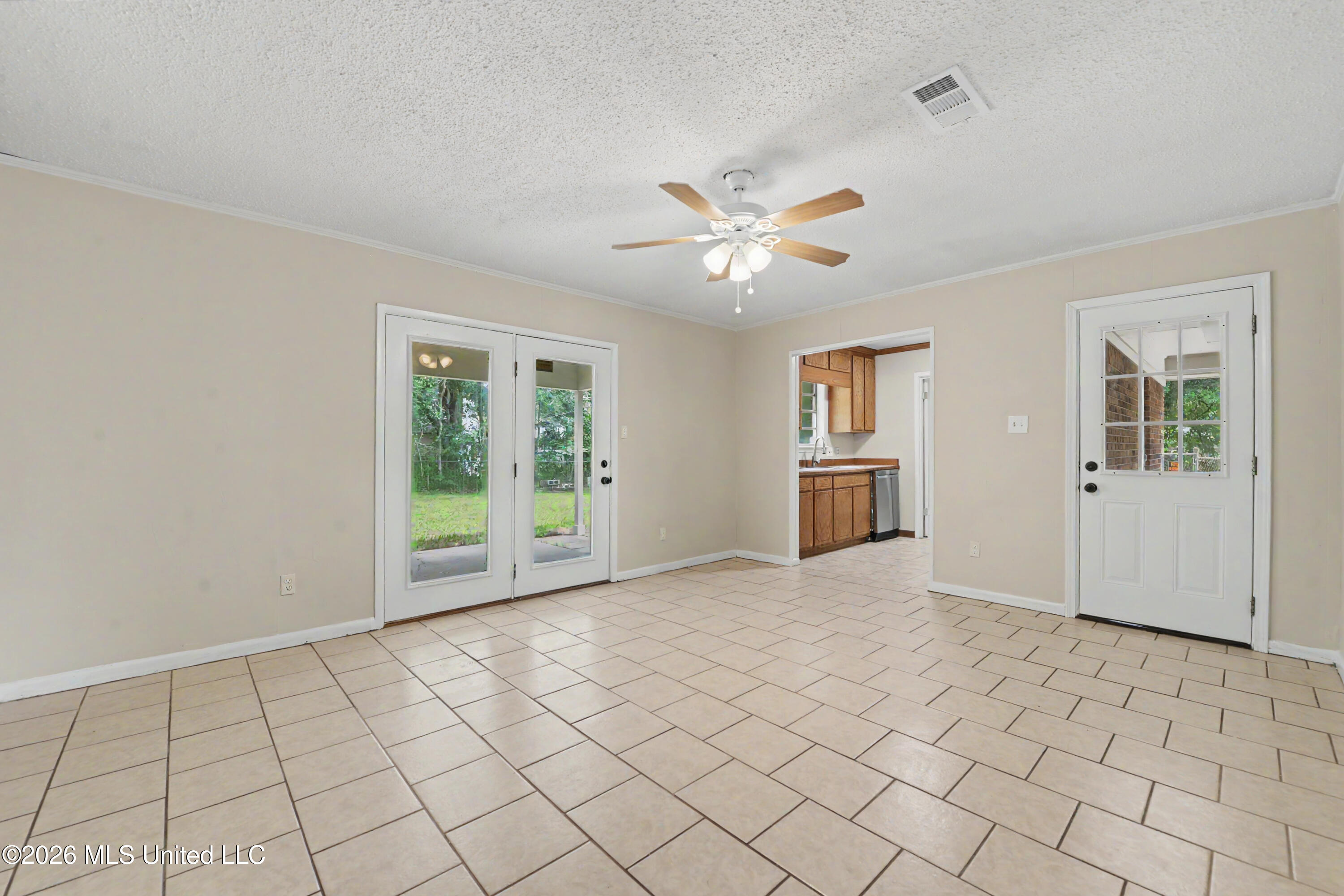 2502 Halsel Street Property Photo 8
