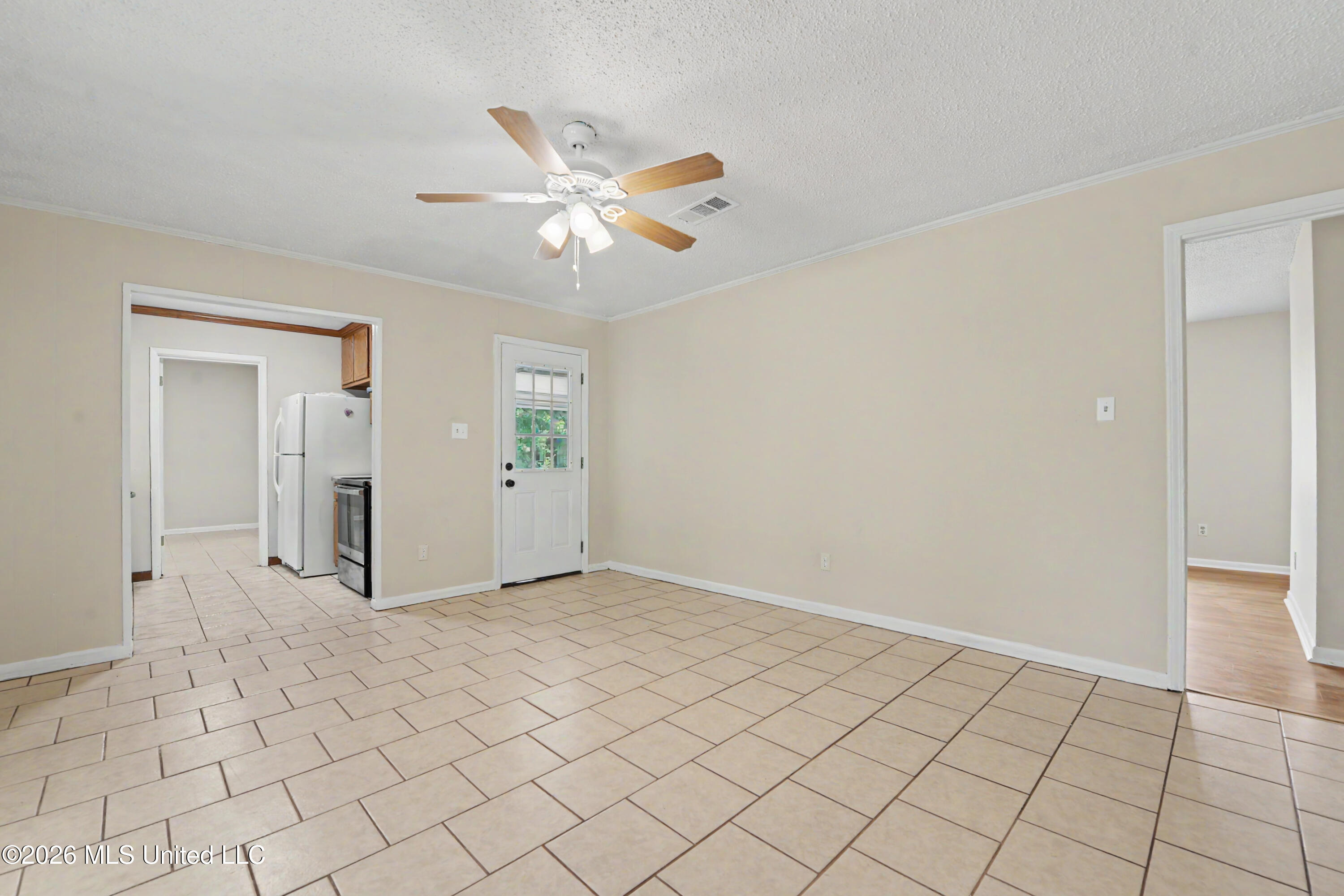 2502 Halsel Street Property Photo 9