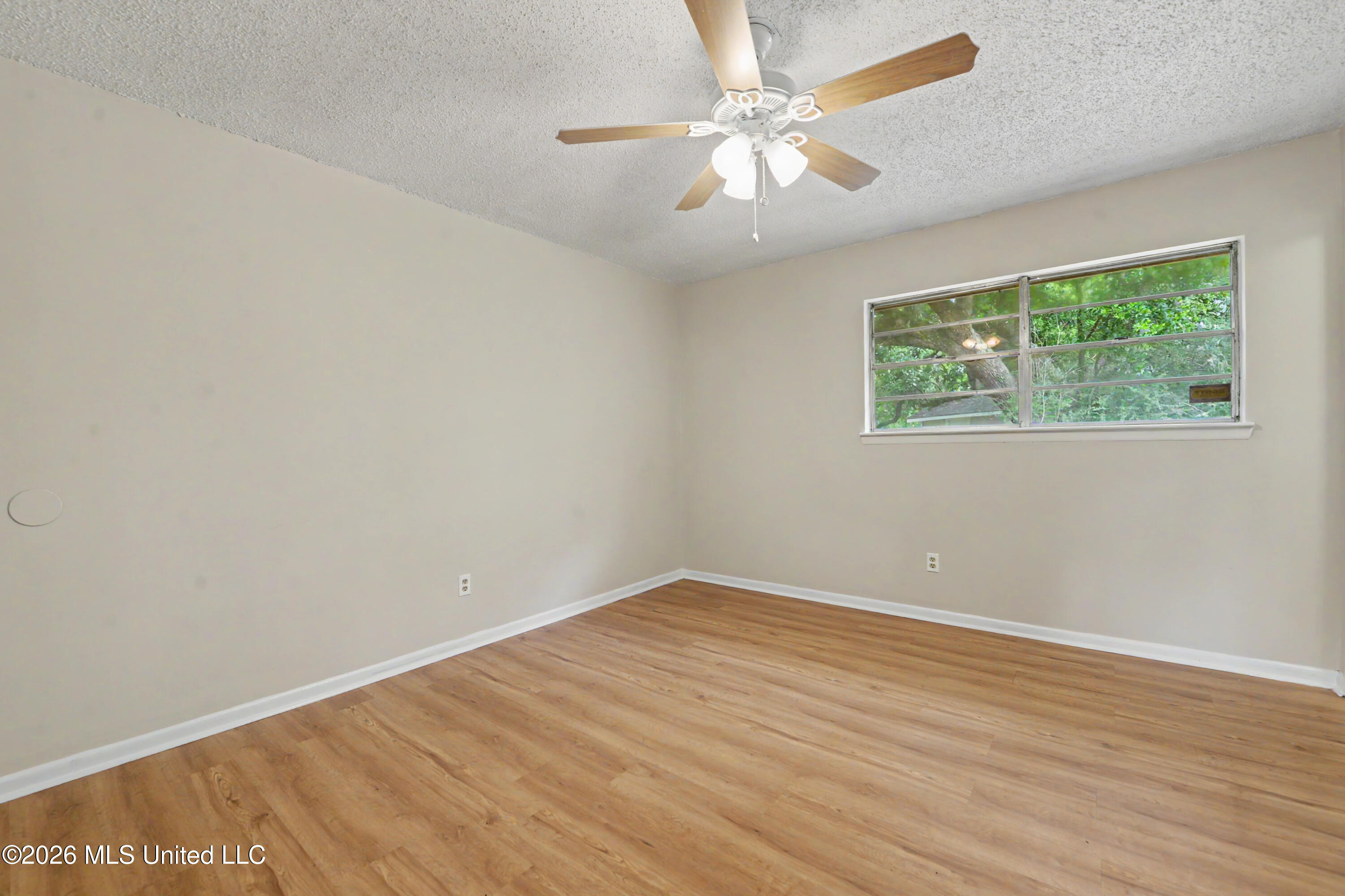 2502 Halsel Street Property Photo 12