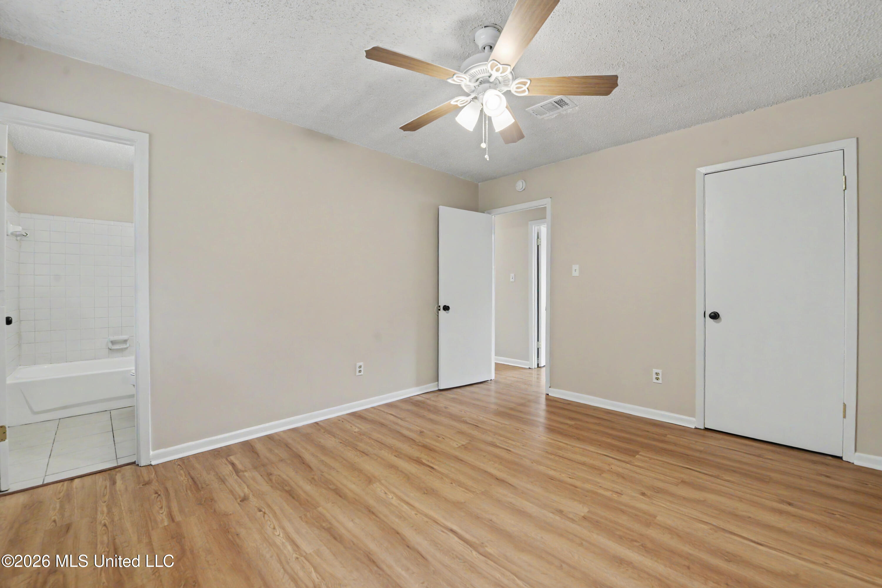 2502 Halsel Street Property Photo 13