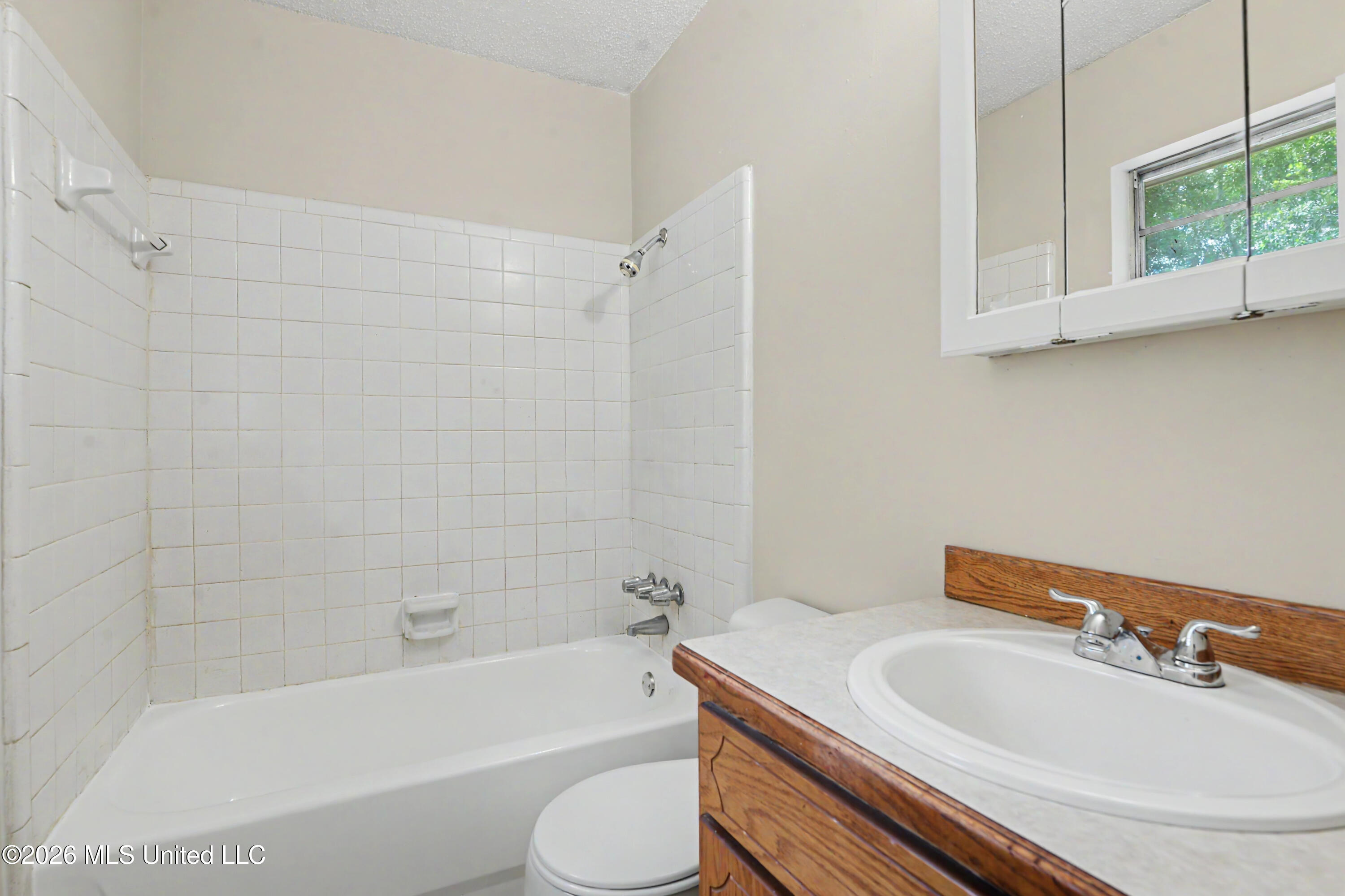 2502 Halsel Street Property Photo 14