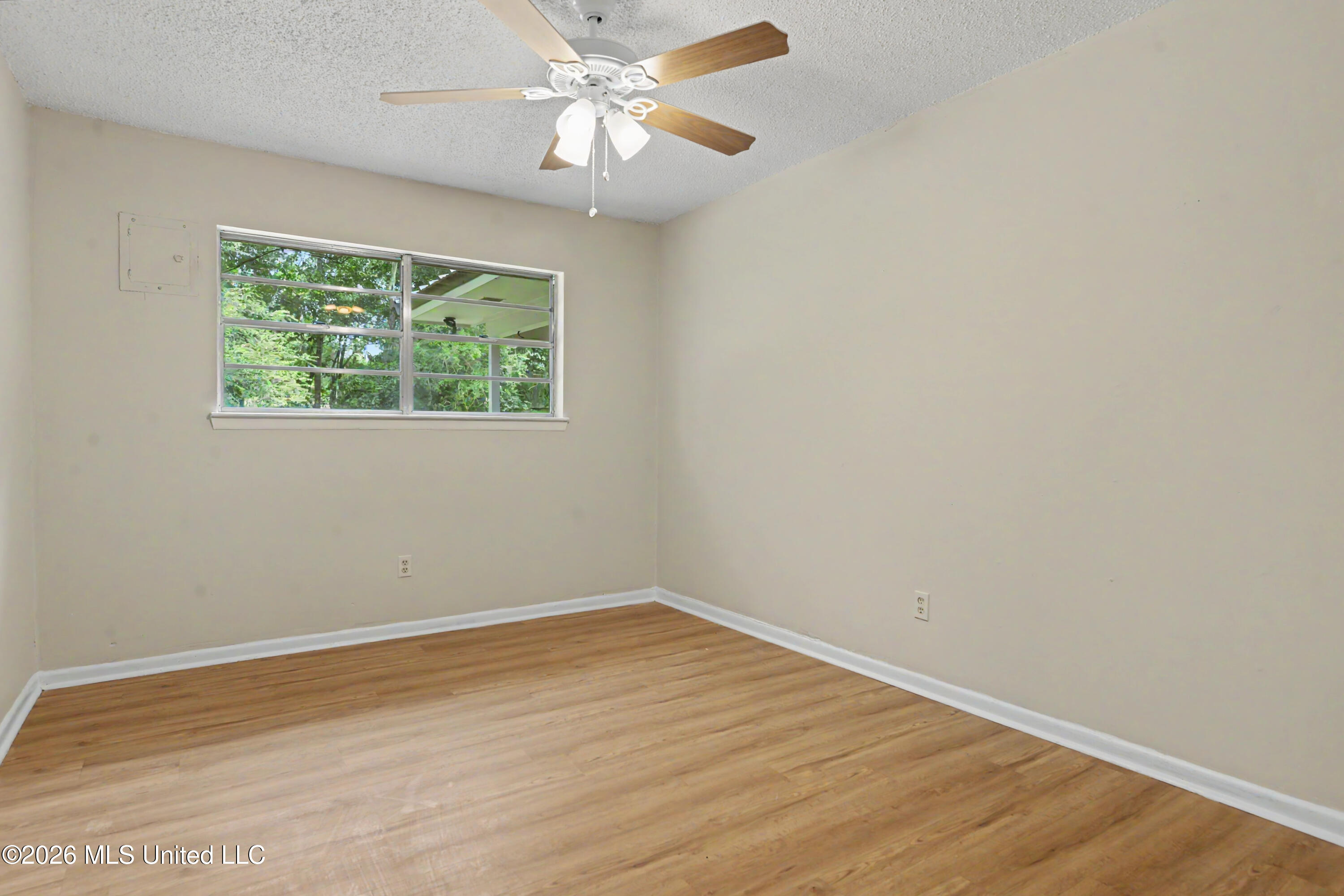2502 Halsel Street Property Photo 20