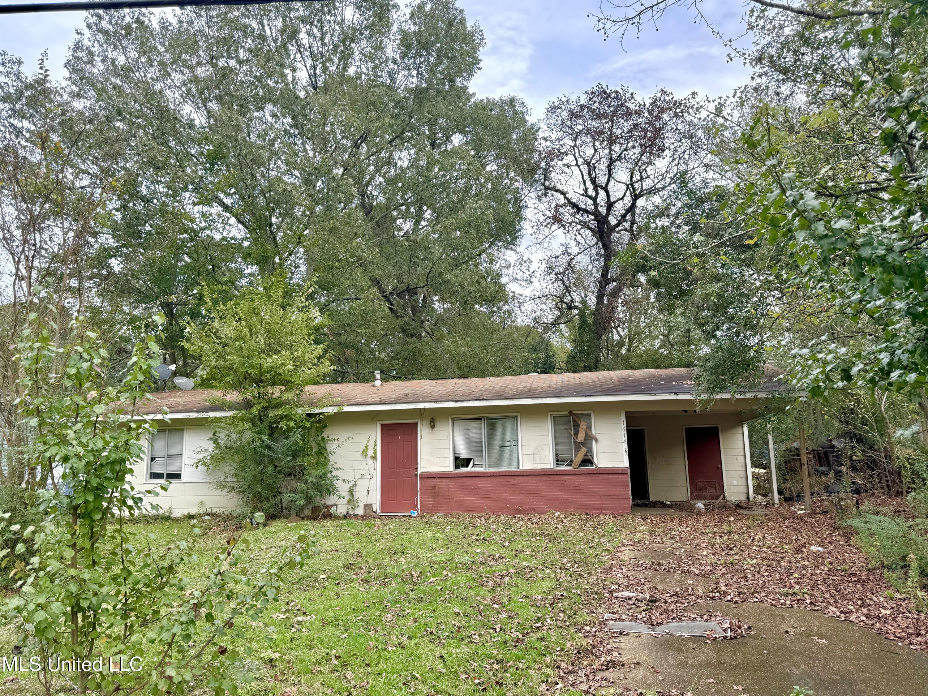 1614 Woody Drive Property Photo 1