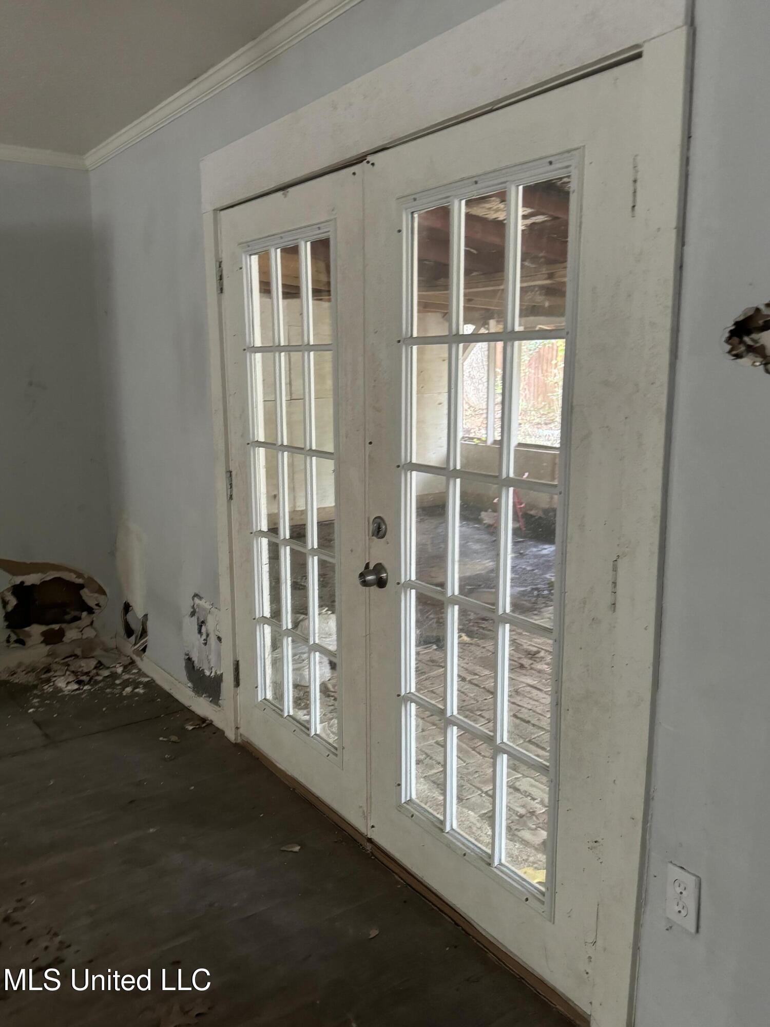 1614 Woody Drive Property Photo 3