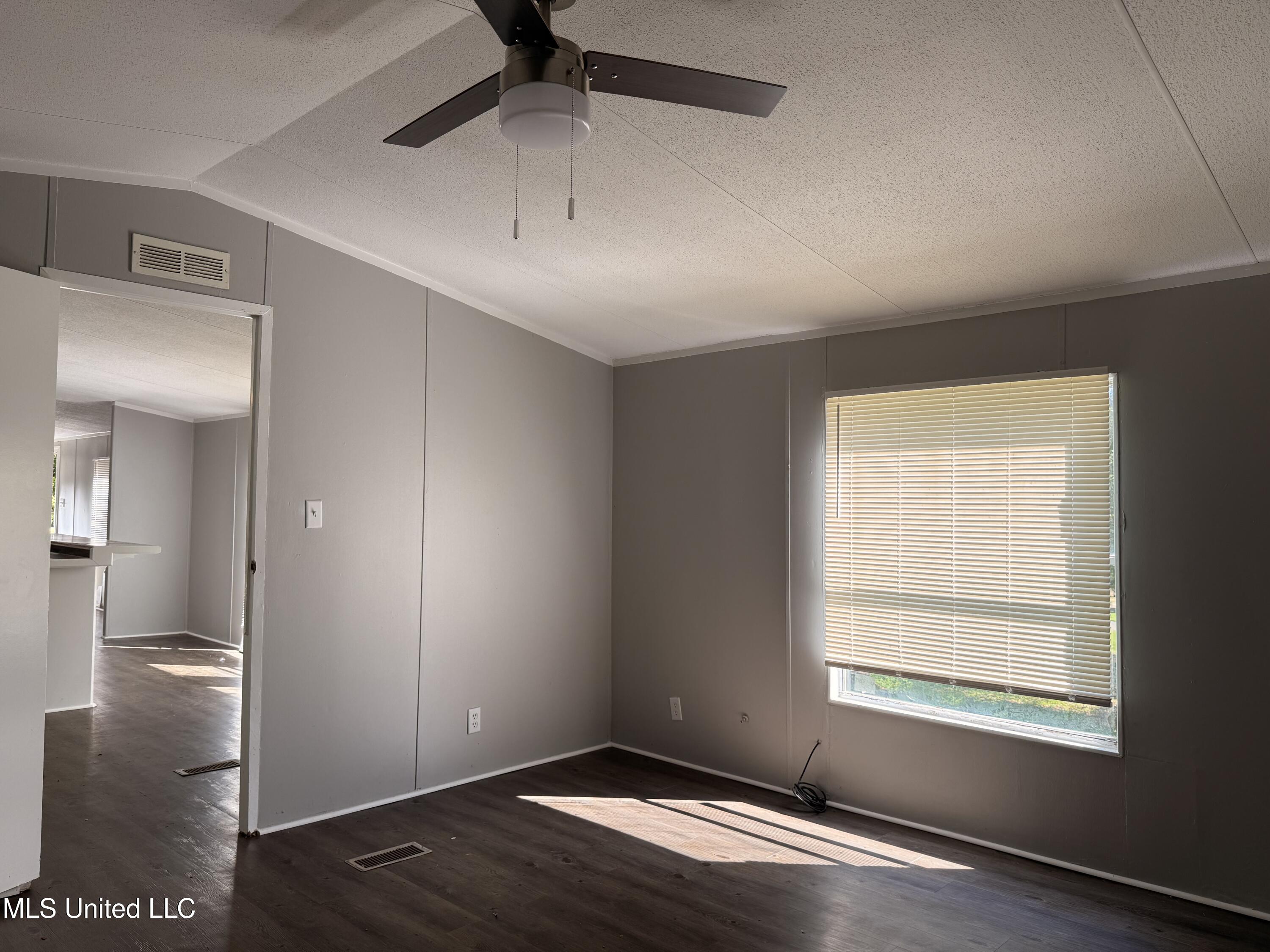 505 Hillview Court Property Photo 5