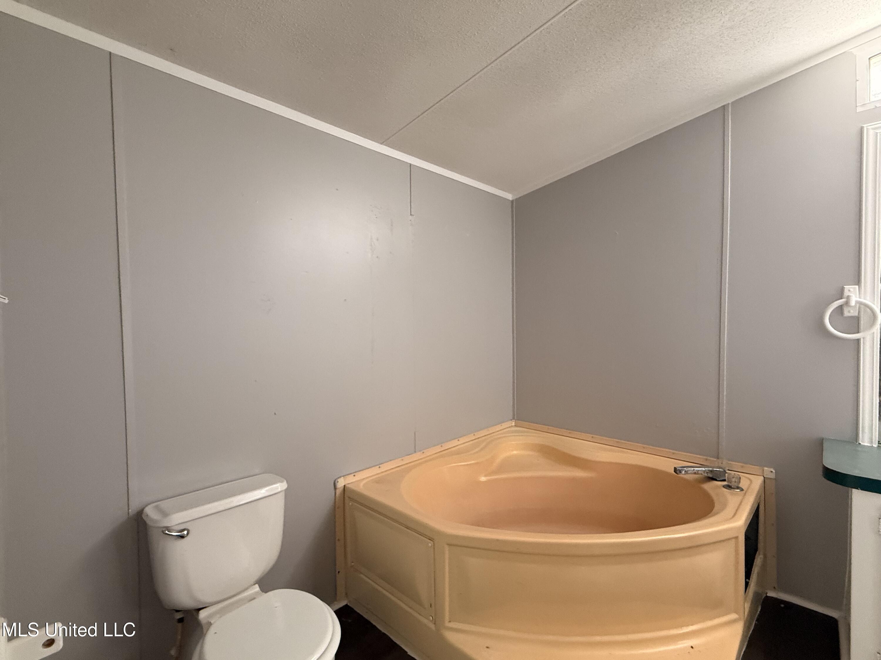 505 Hillview Court Property Photo 7