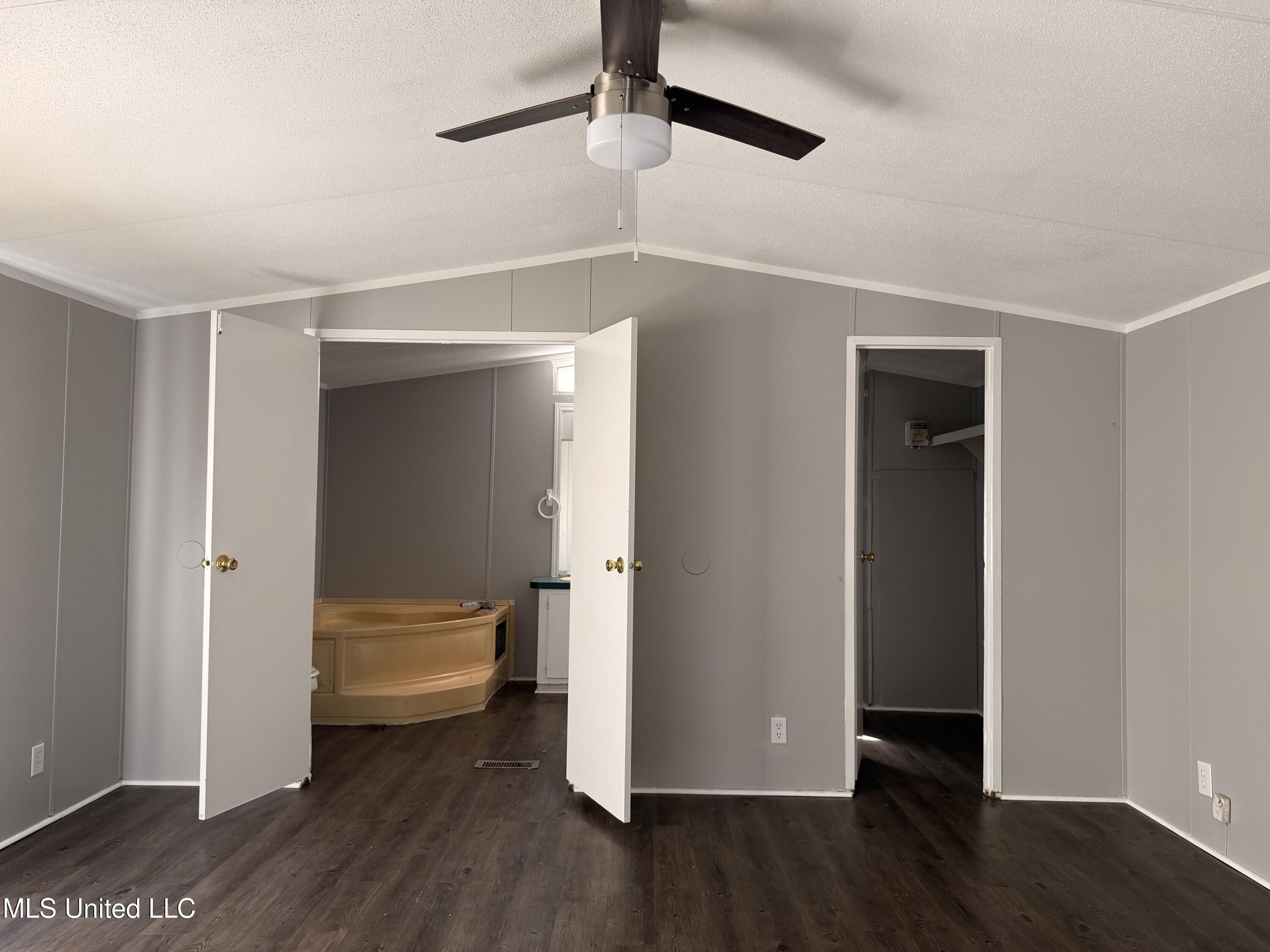 505 Hillview Court Property Photo 8